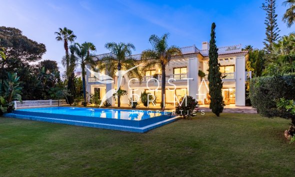 Chalet / Villa - Obra nueva - Estepona - Estepona