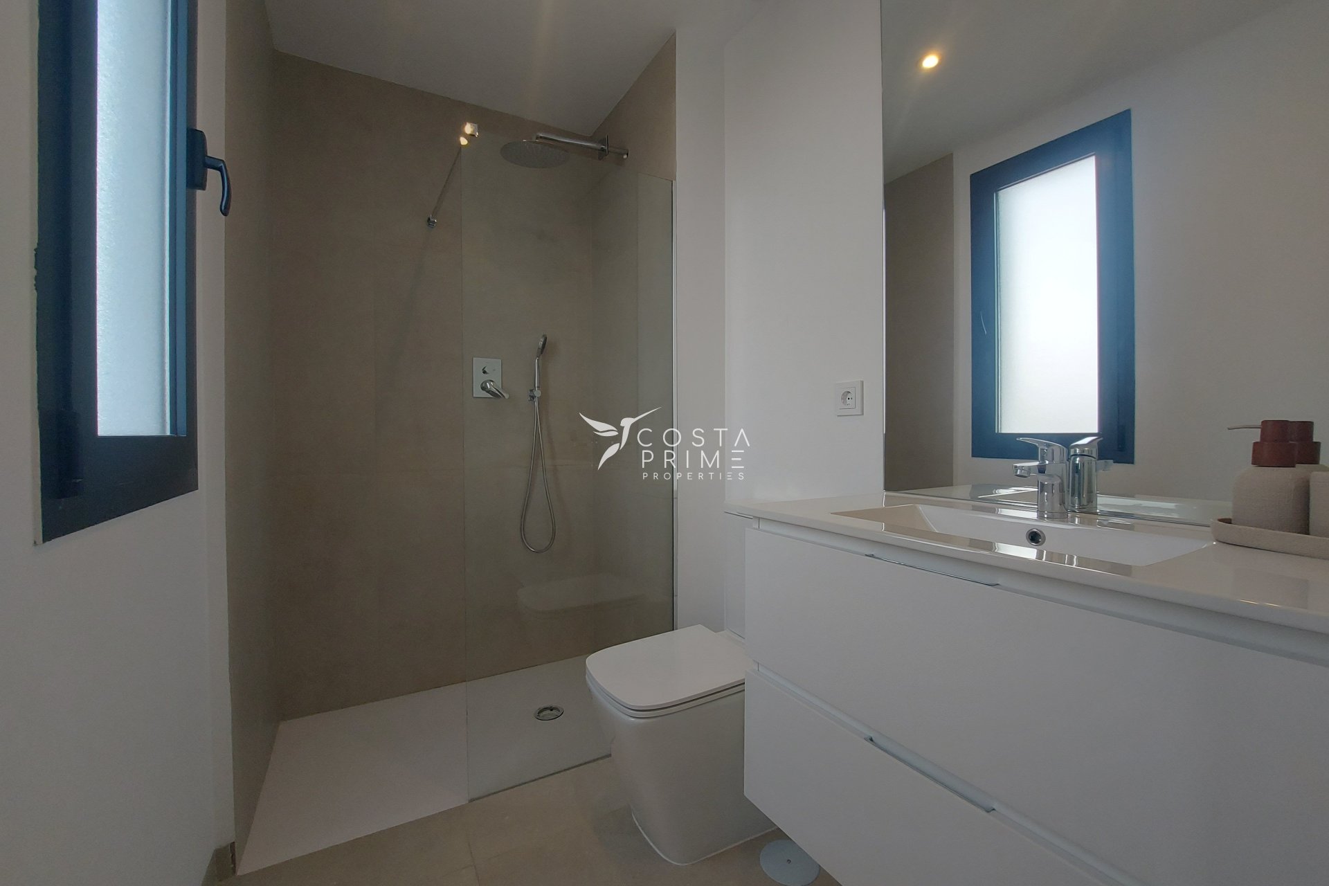 Nowy budynek - Daszek - Mar de Cristal