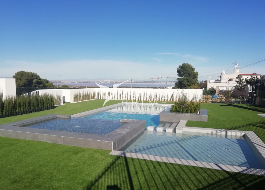 Nowy budynek - Kamienica / bliźniak - Torrevieja