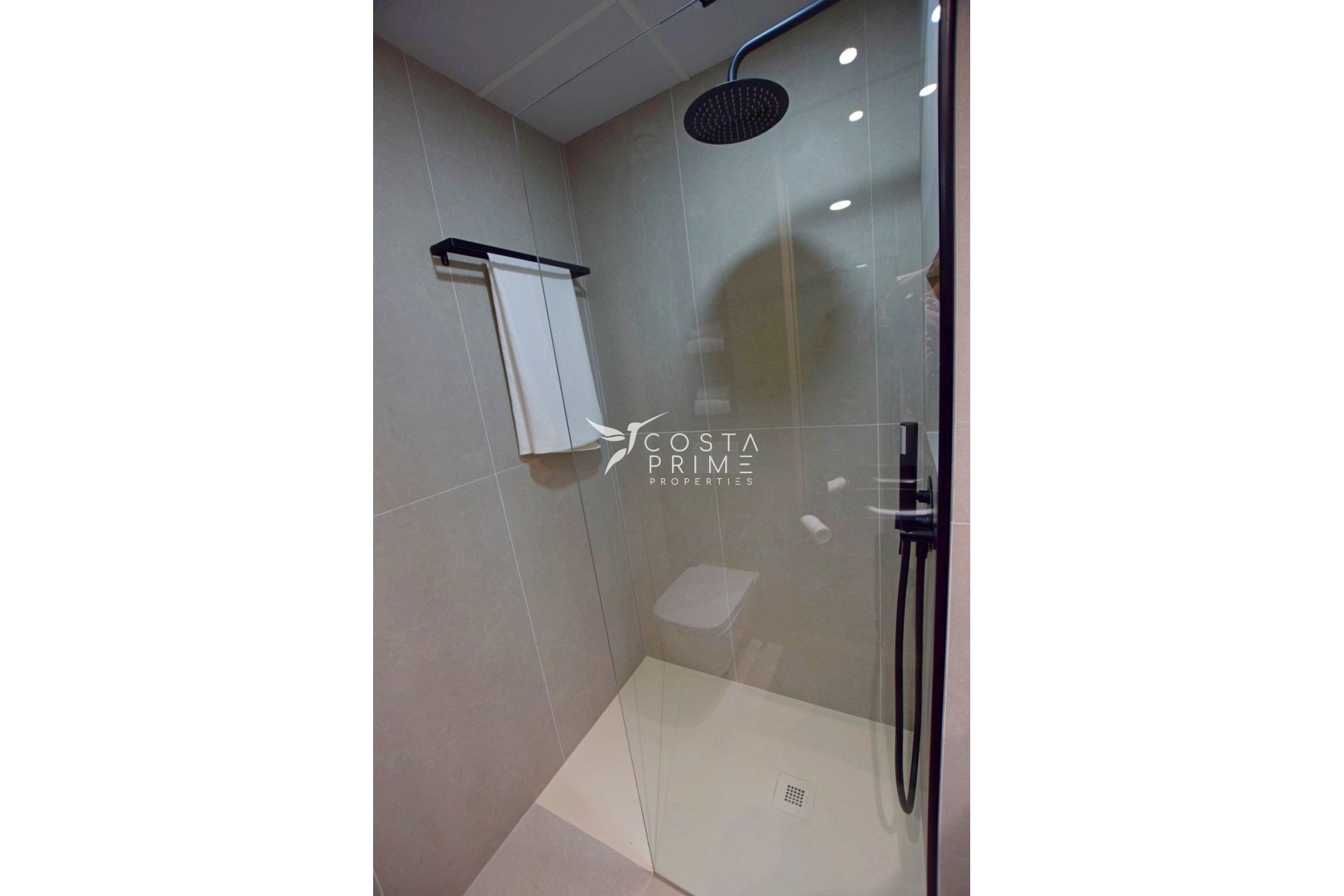 Nowy budynek - Mieszkanie w Bloku - Los Guardianes