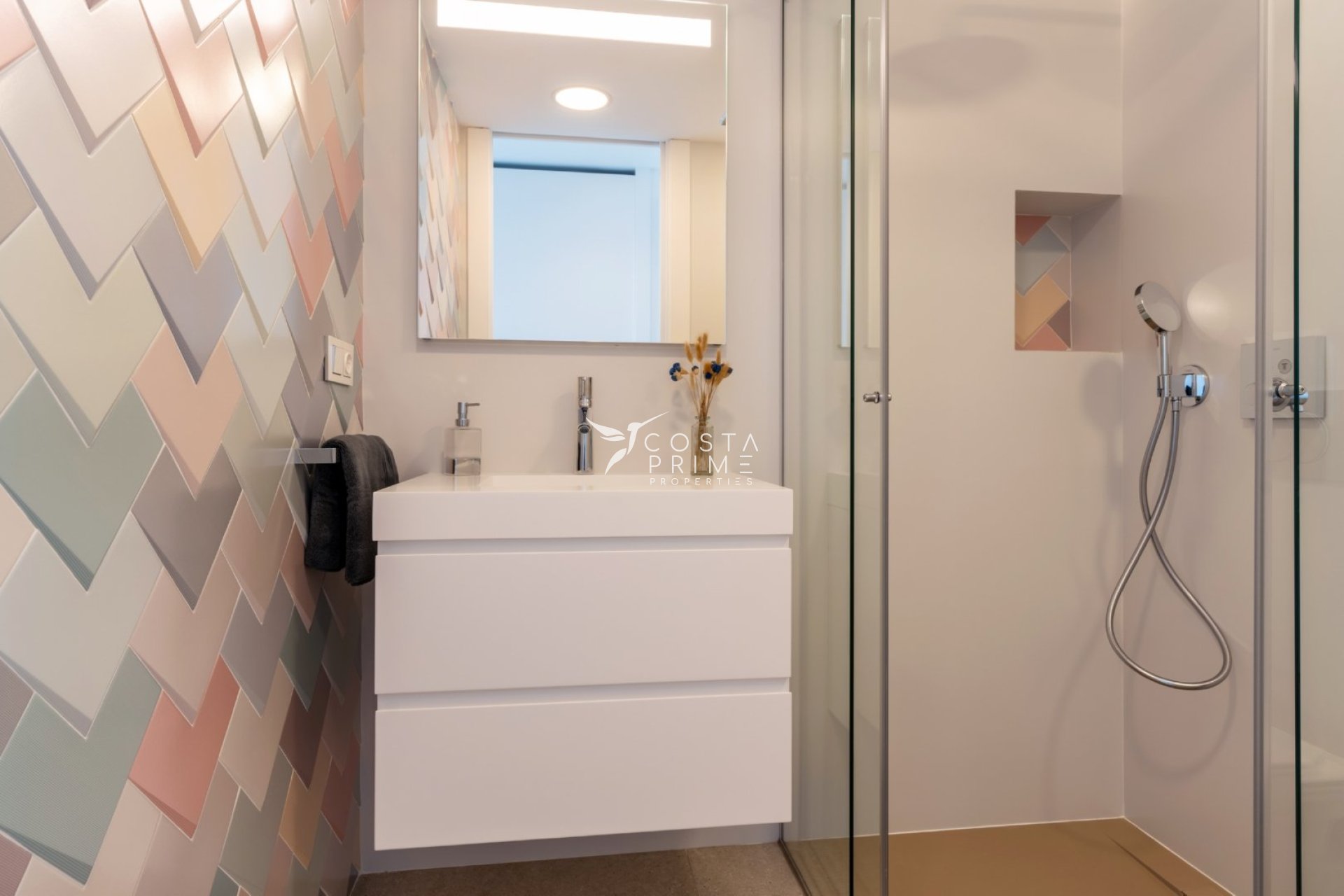 Nowy budynek - Szalet - Altea