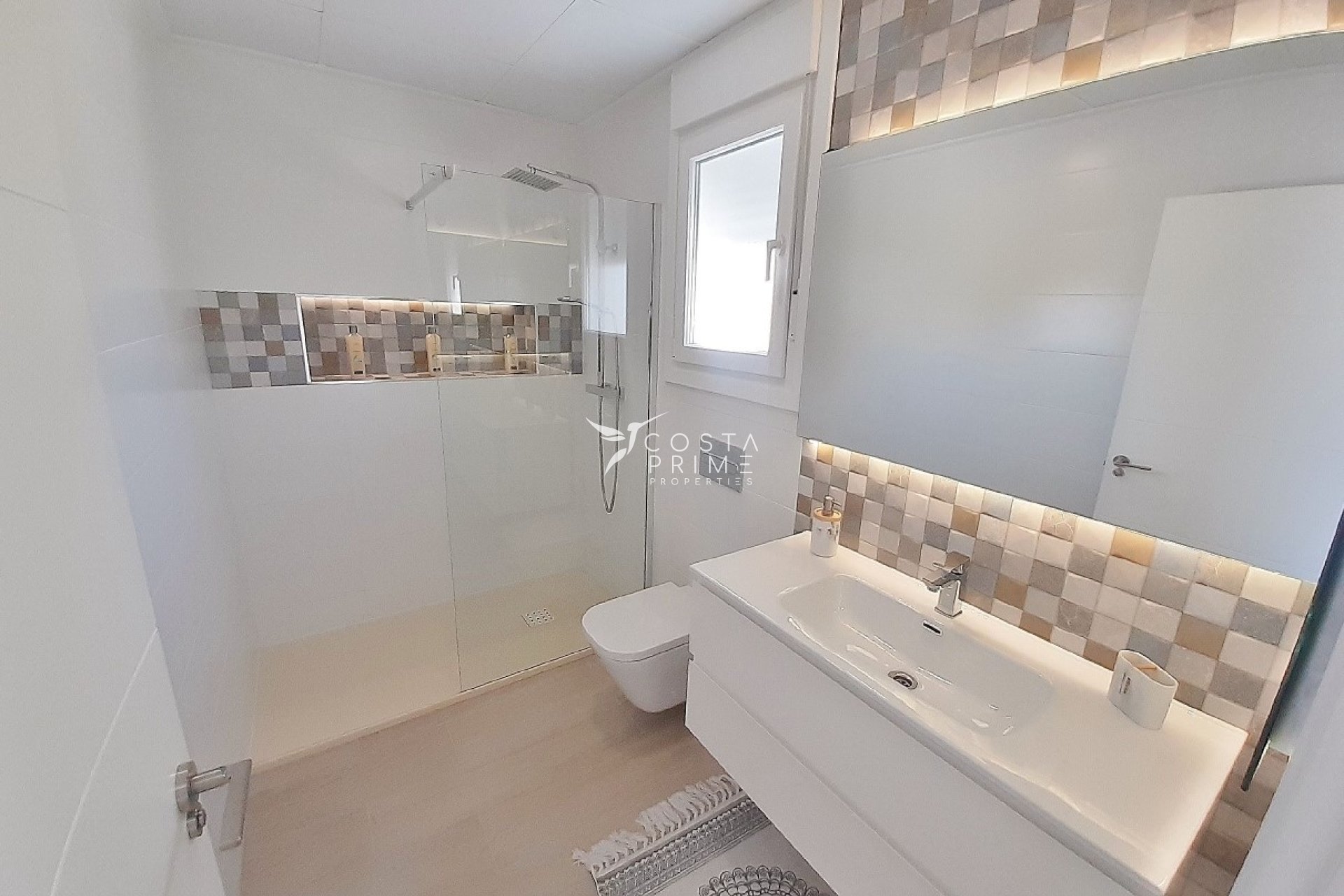 Nowy budynek - Szalet - Avileses