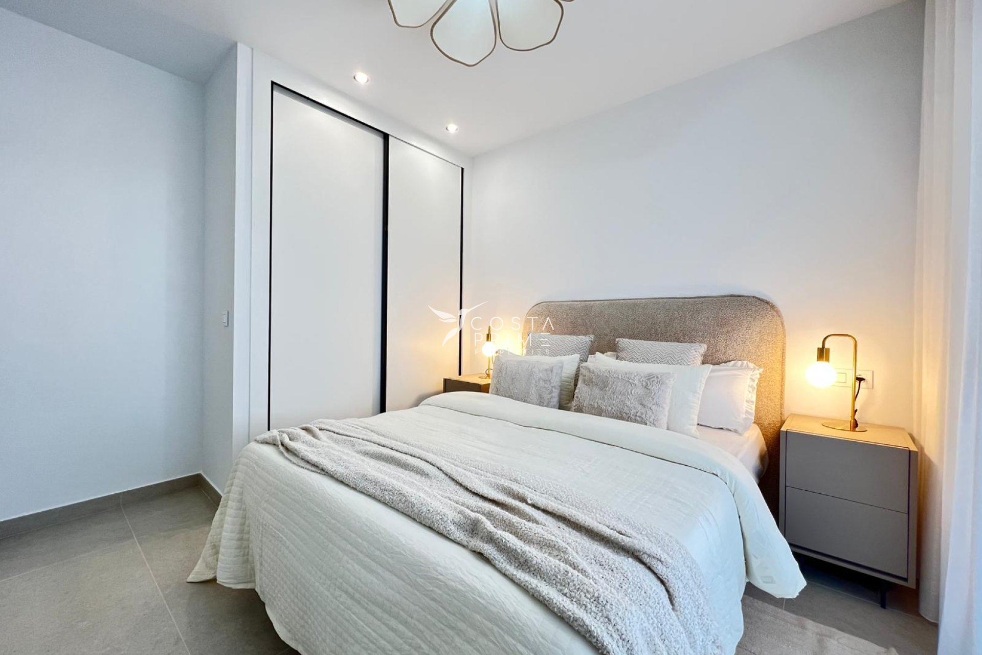 Nowy budynek - Szalet - Benferri