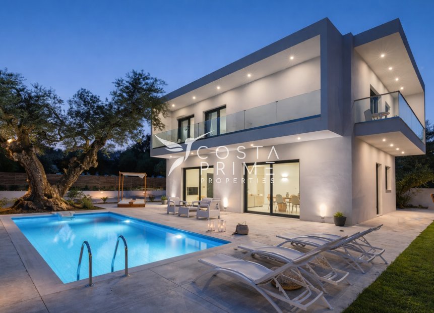 Nowy budynek - Szalet - Estepona