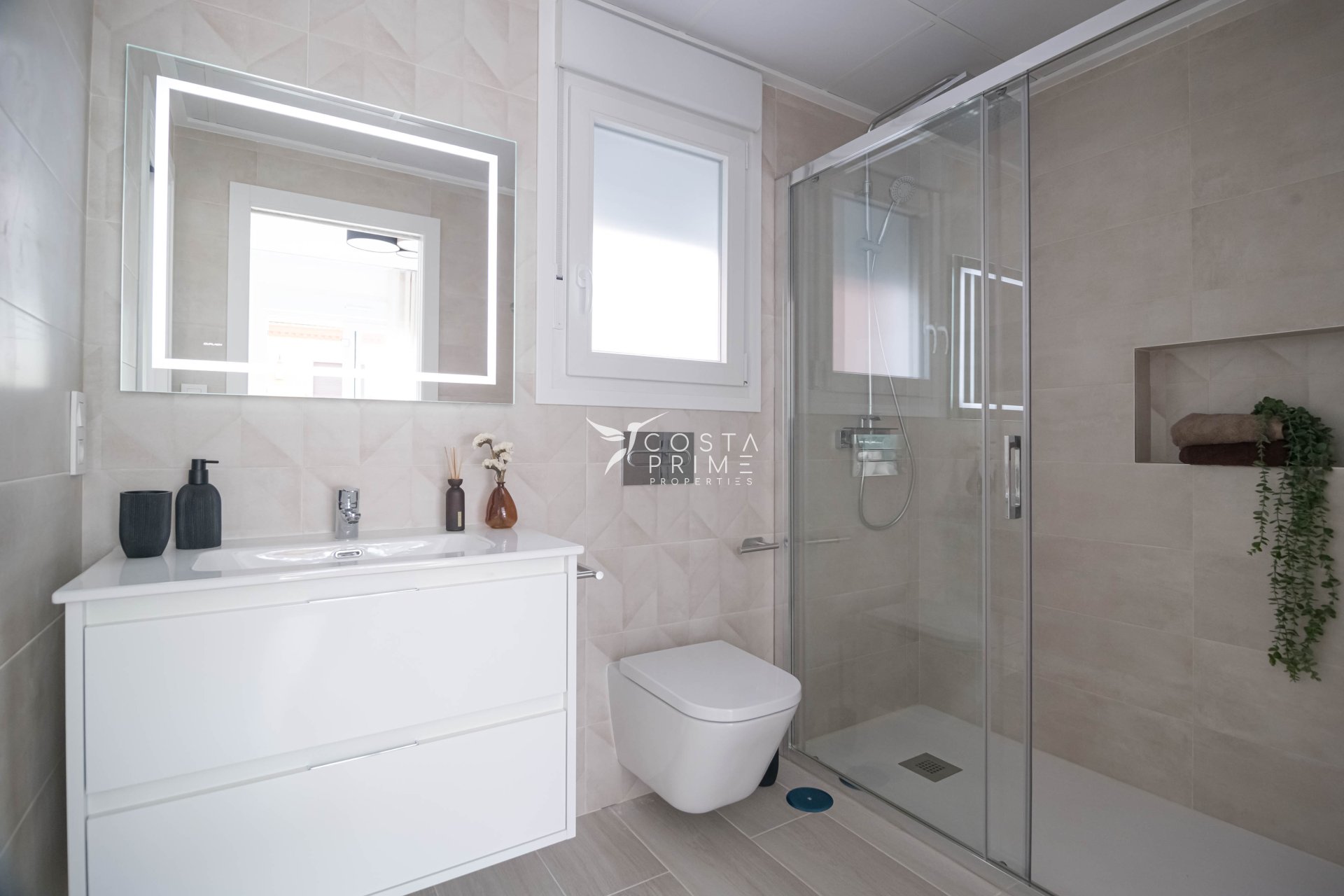 Nowy budynek - Szalet - Jerónimo y Avileses