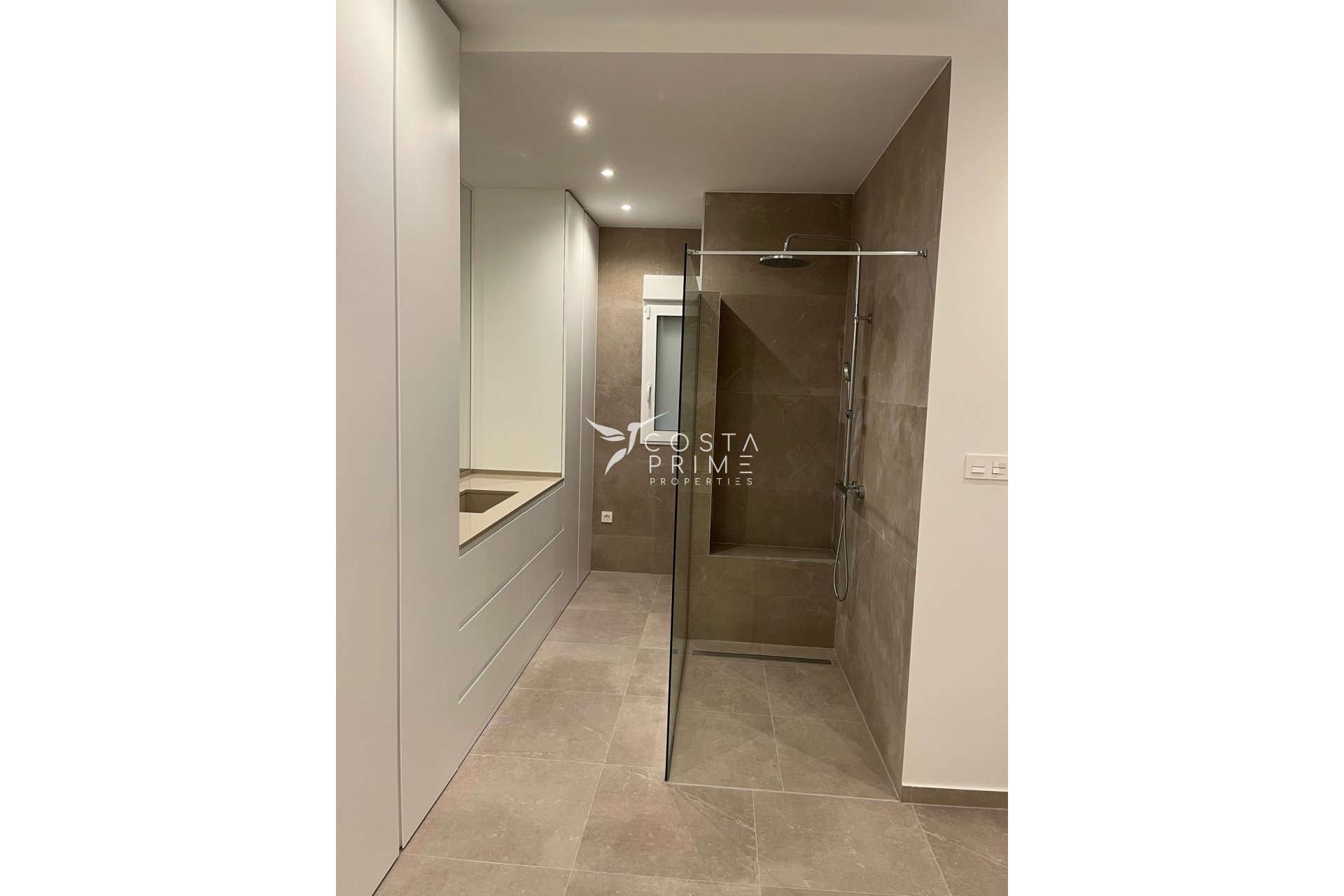 Nowy budynek - Szalet - La Romana