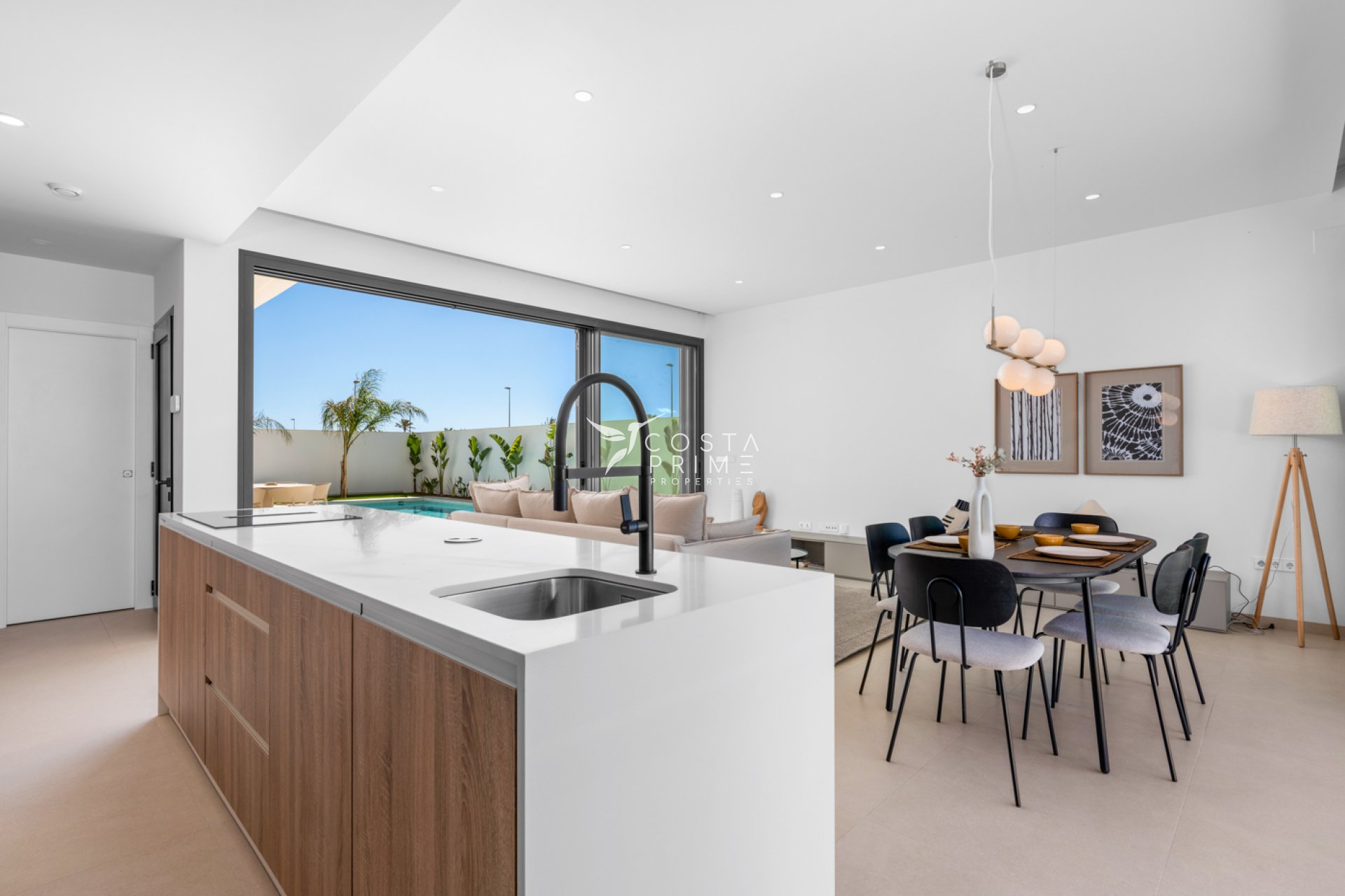 Nowy budynek - Szalet - Los Alcazares