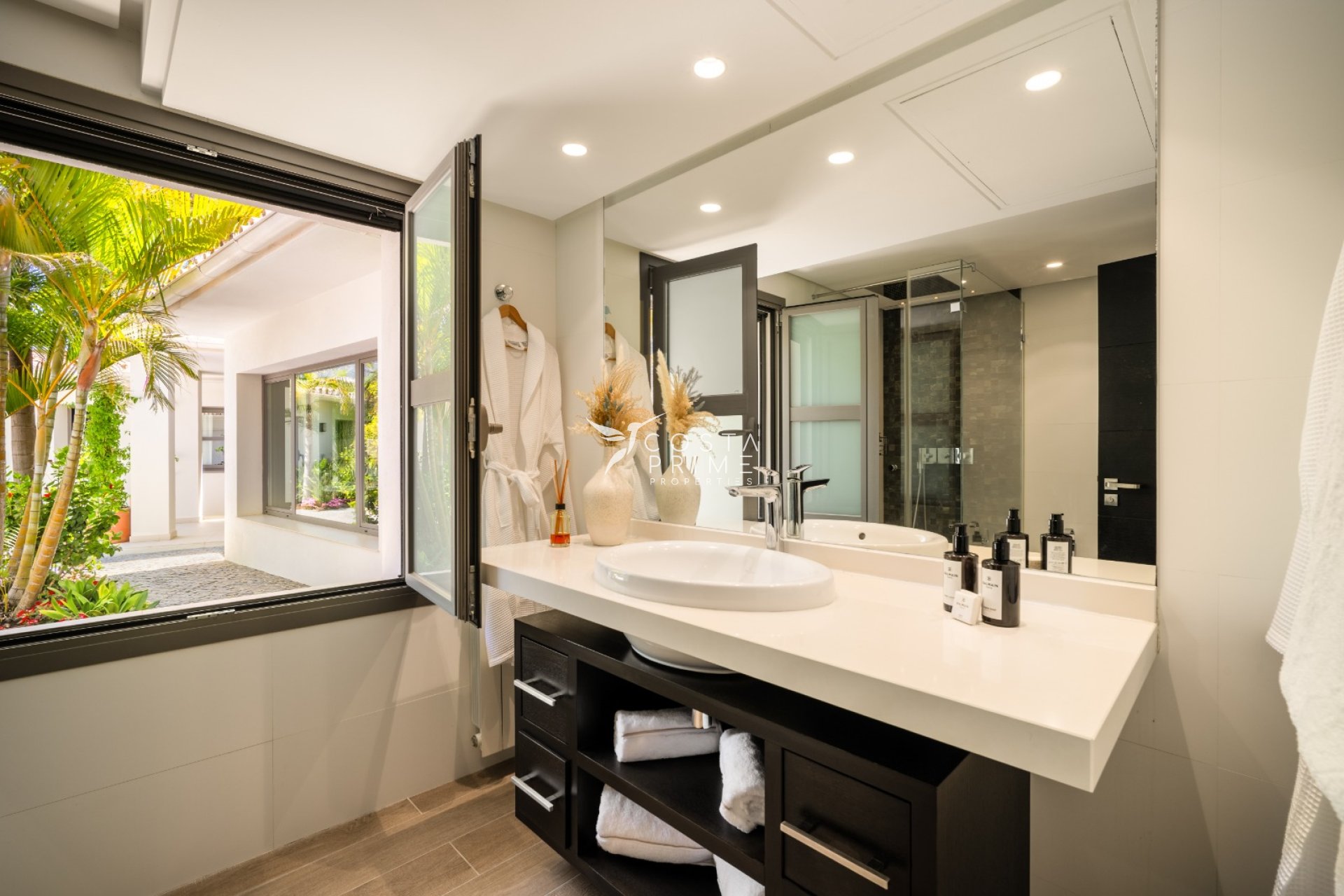 Nowy budynek - Szalet - Marbella