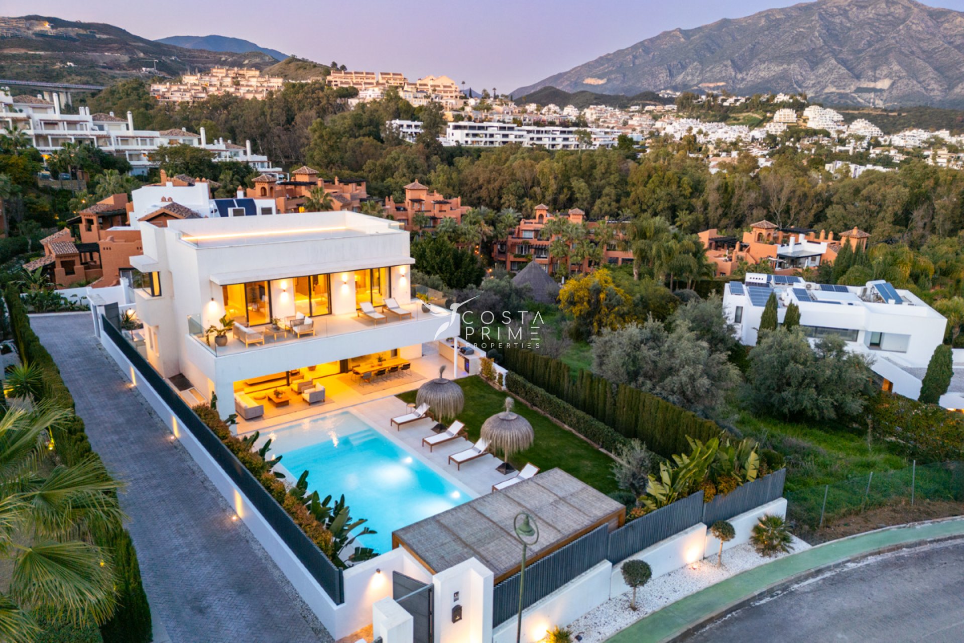 Nowy budynek - Szalet - Marbella