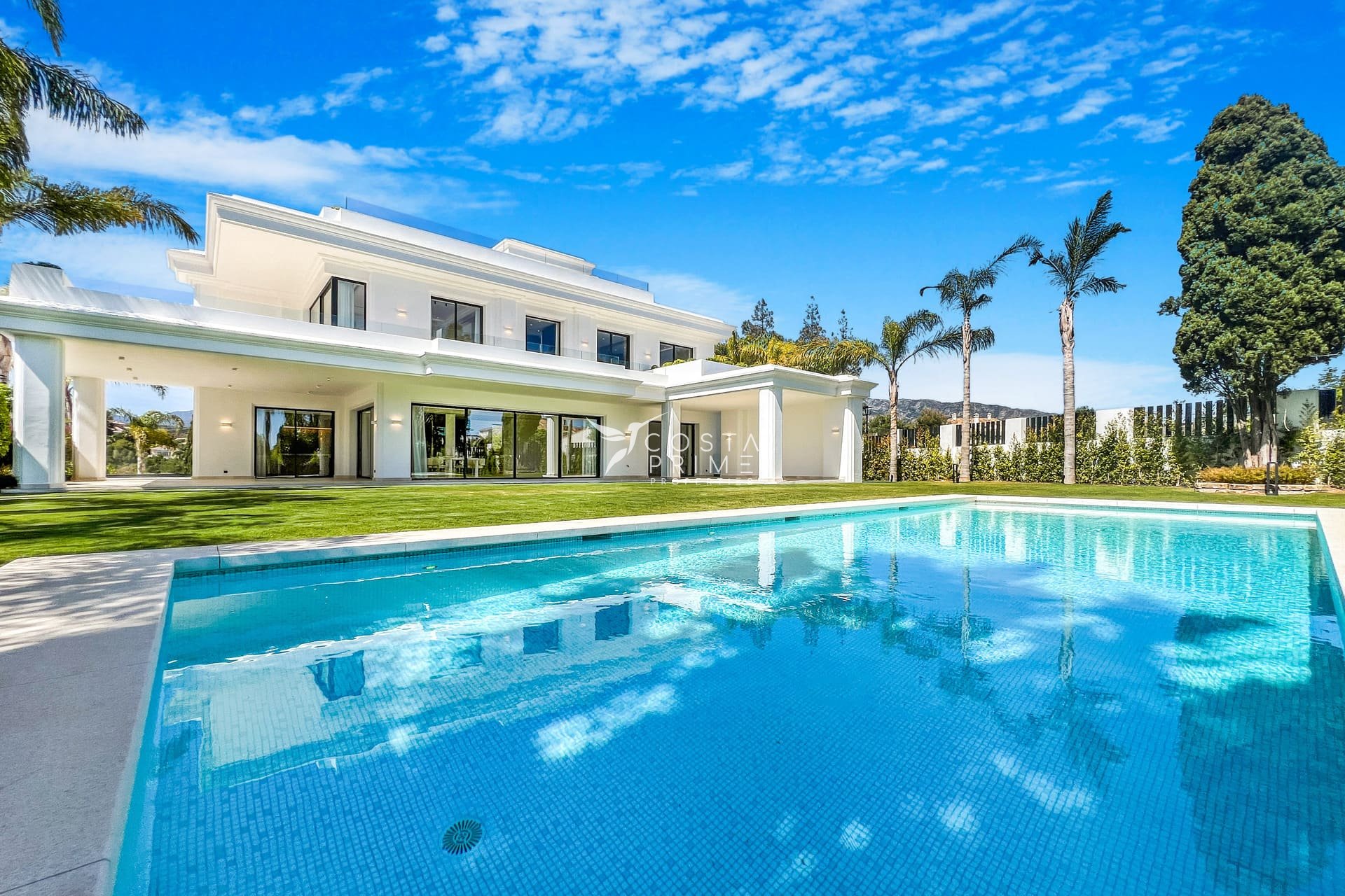 Nowy budynek - Szalet - Marbella