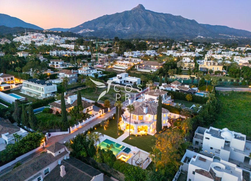 Nowy budynek - Szalet - Marbella