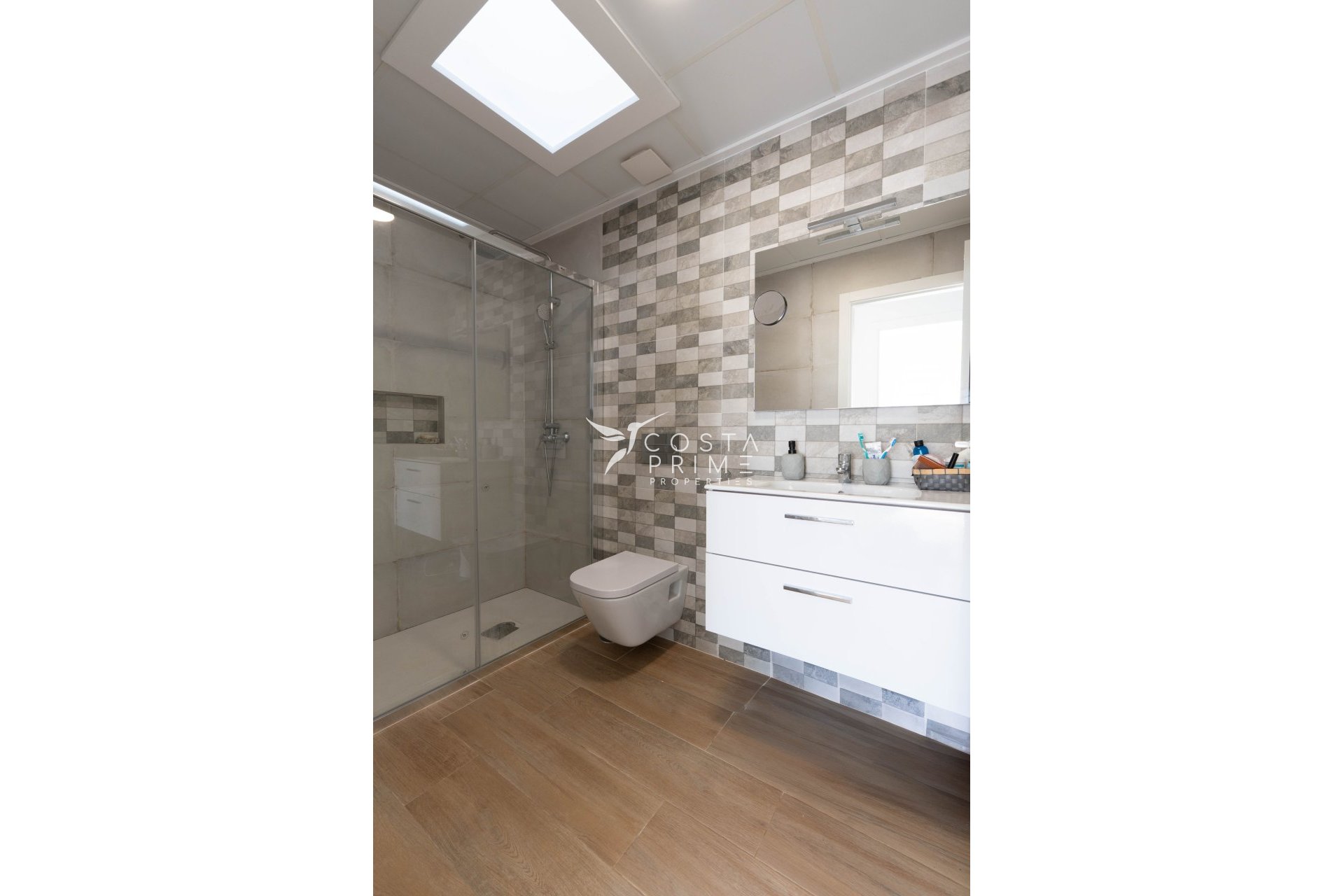 Nowy budynek - Szalet - Murcia