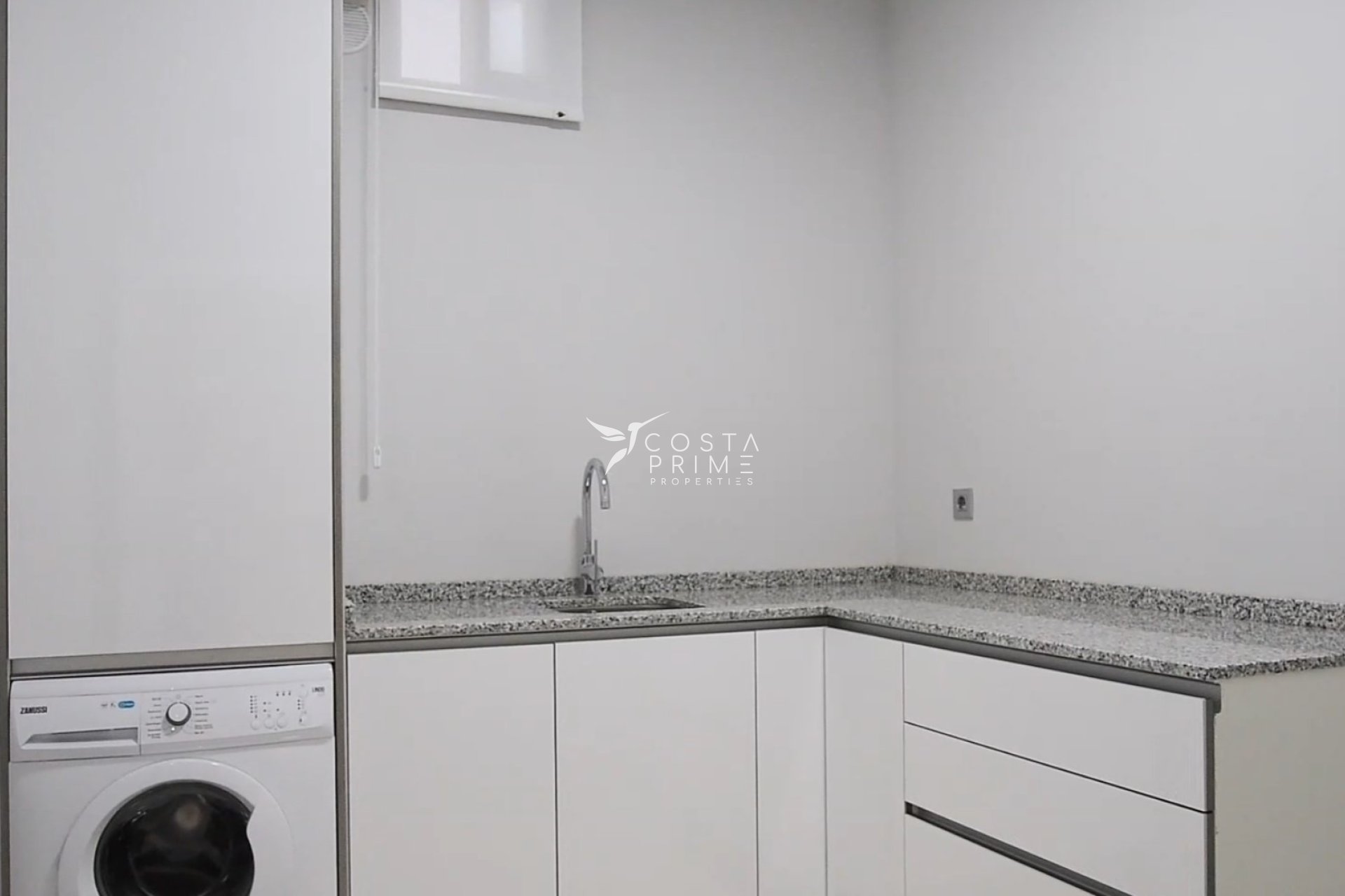 Nowy budynek - Szalet - Orihuela