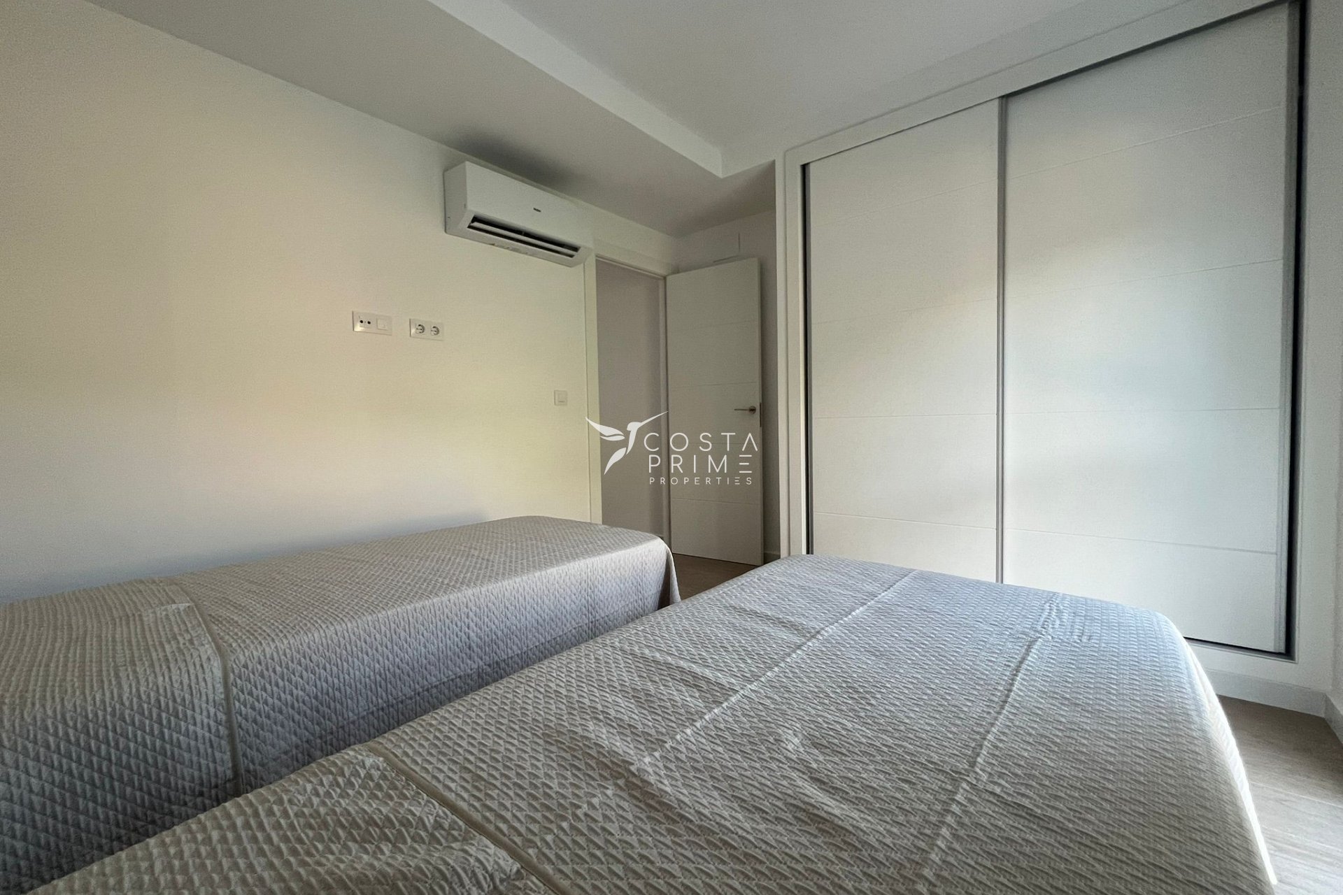 Nowy budynek - Szalet - Portmán