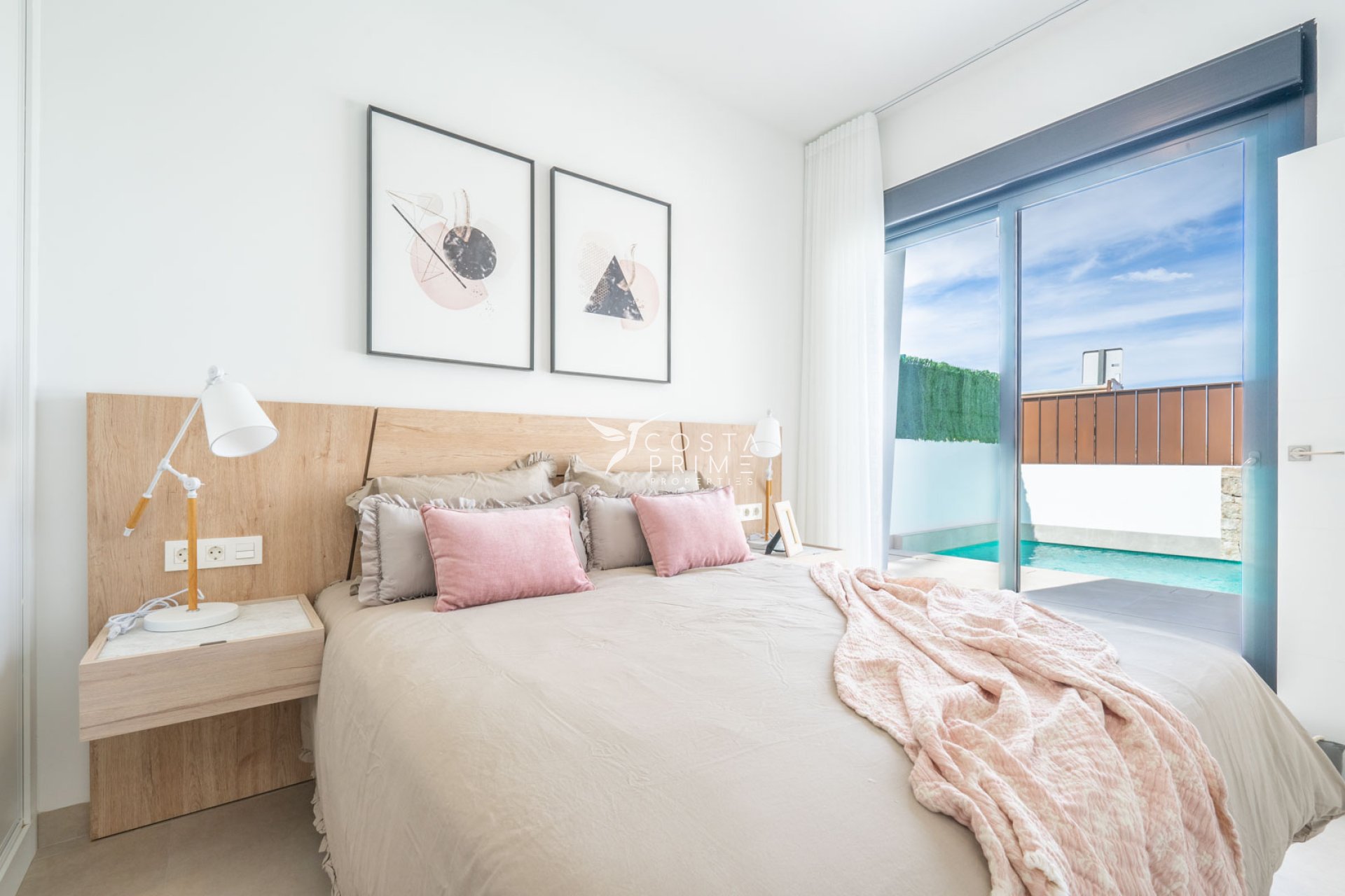 Nowy budynek - Szalet - Roldán