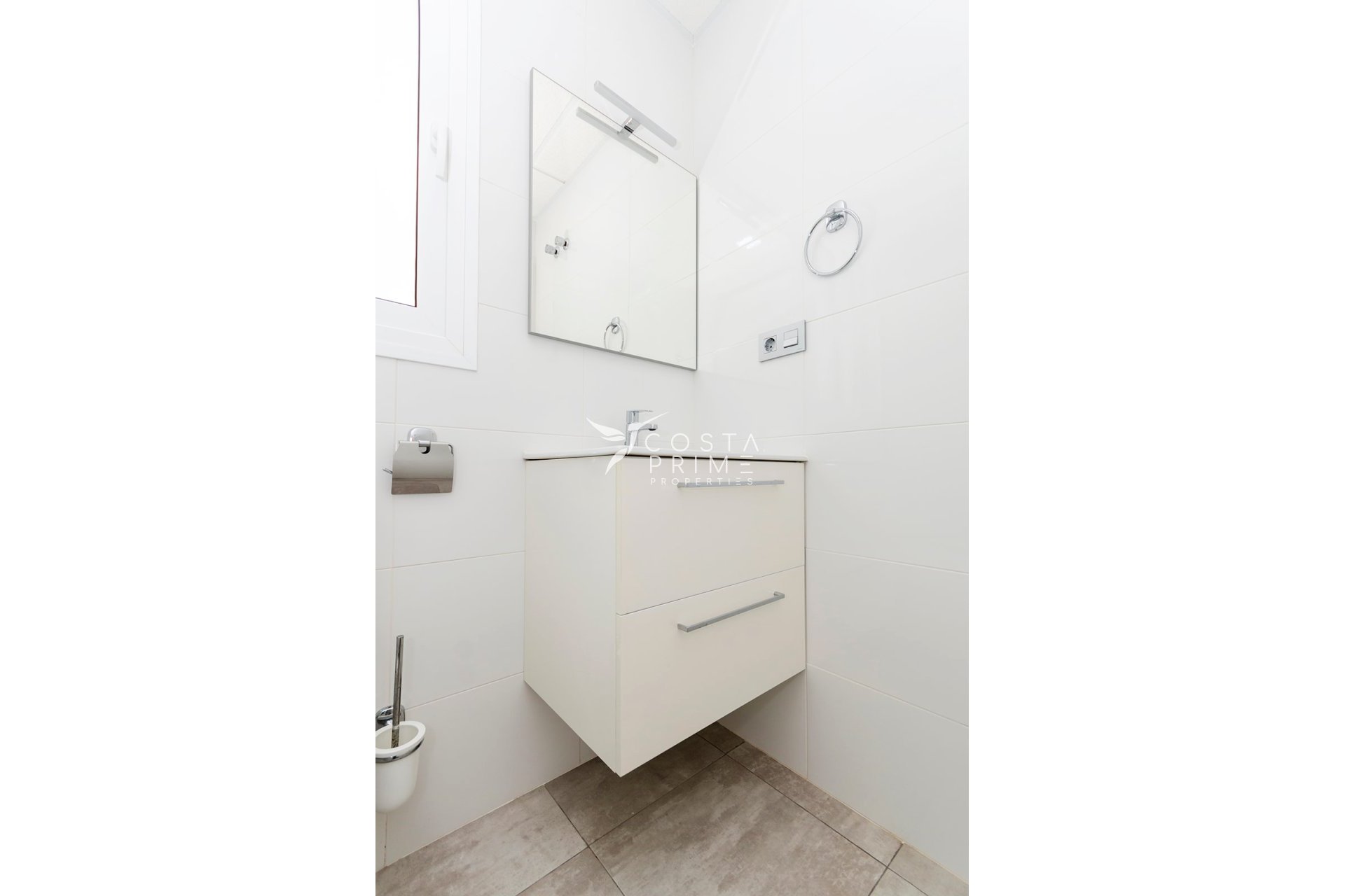 Nowy budynek - Szalet - Torrevieja