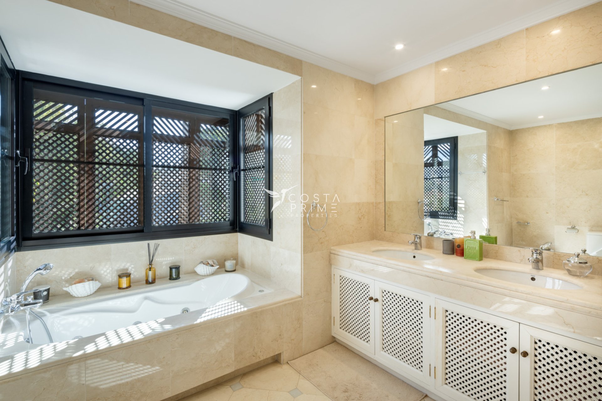 Obra nueva - Chalet / Villa - Benahavís