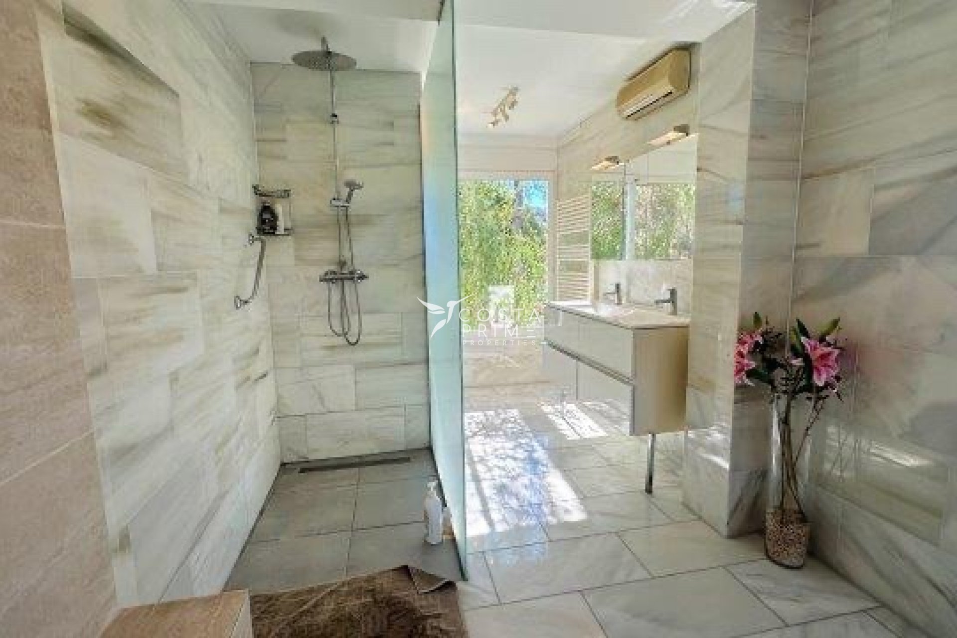 Odsprzedaż - Szalet - Albir