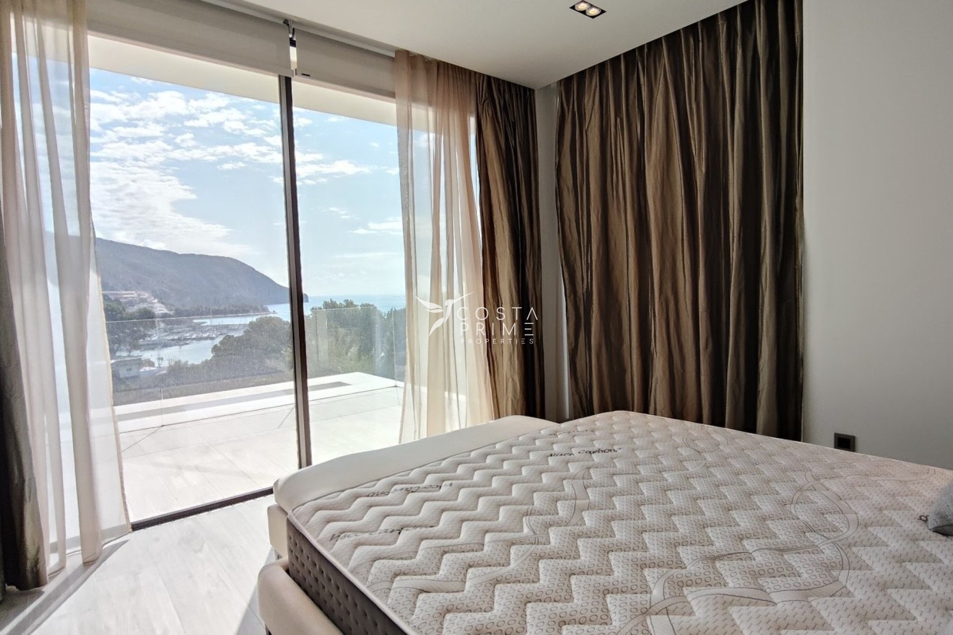 Odsprzedaż - Szalet - Altea