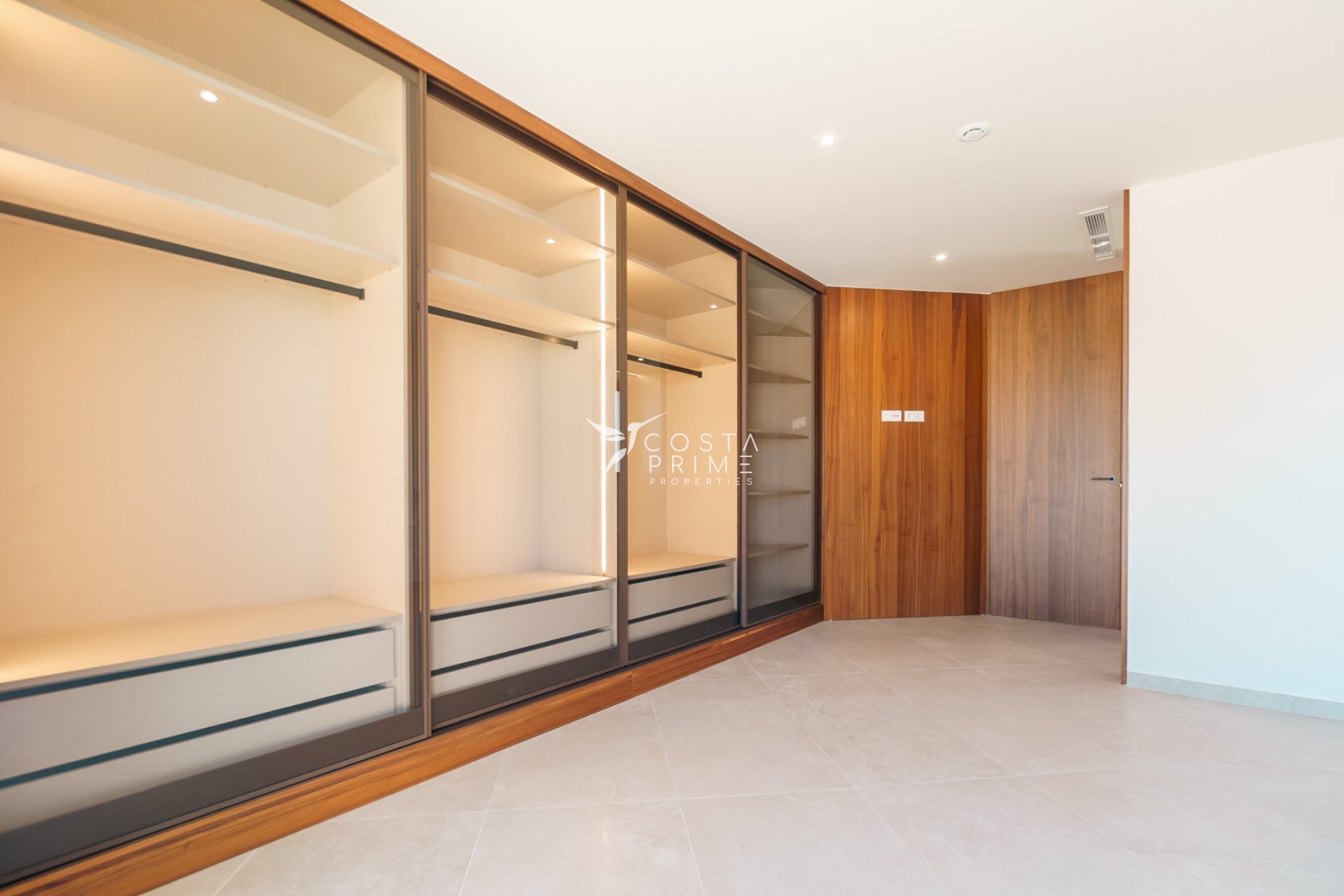 Odsprzedaż - Szalet - Calpe