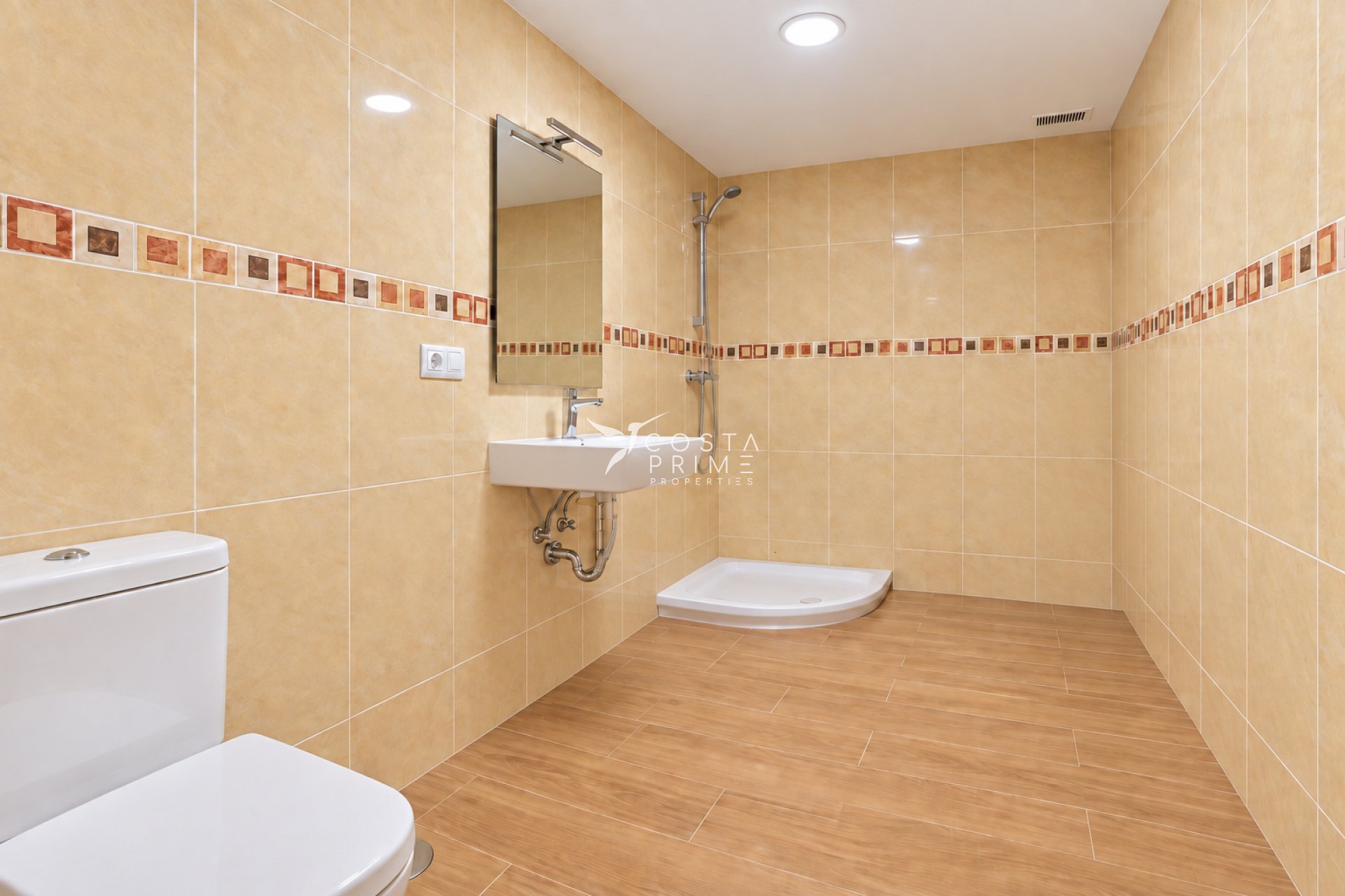 Odsprzedaż - Szalet - La Nucía
