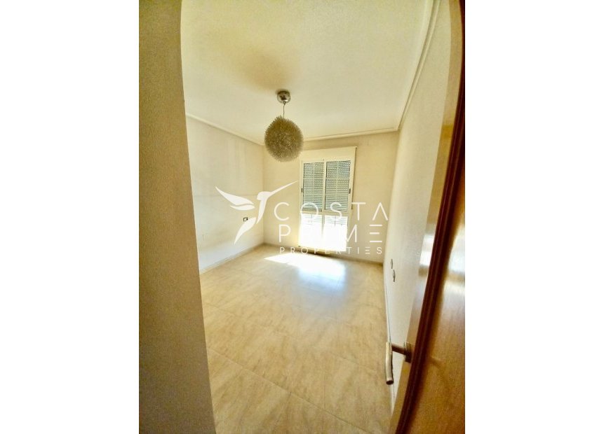 Resale - Apartment / Flat - Almoradí