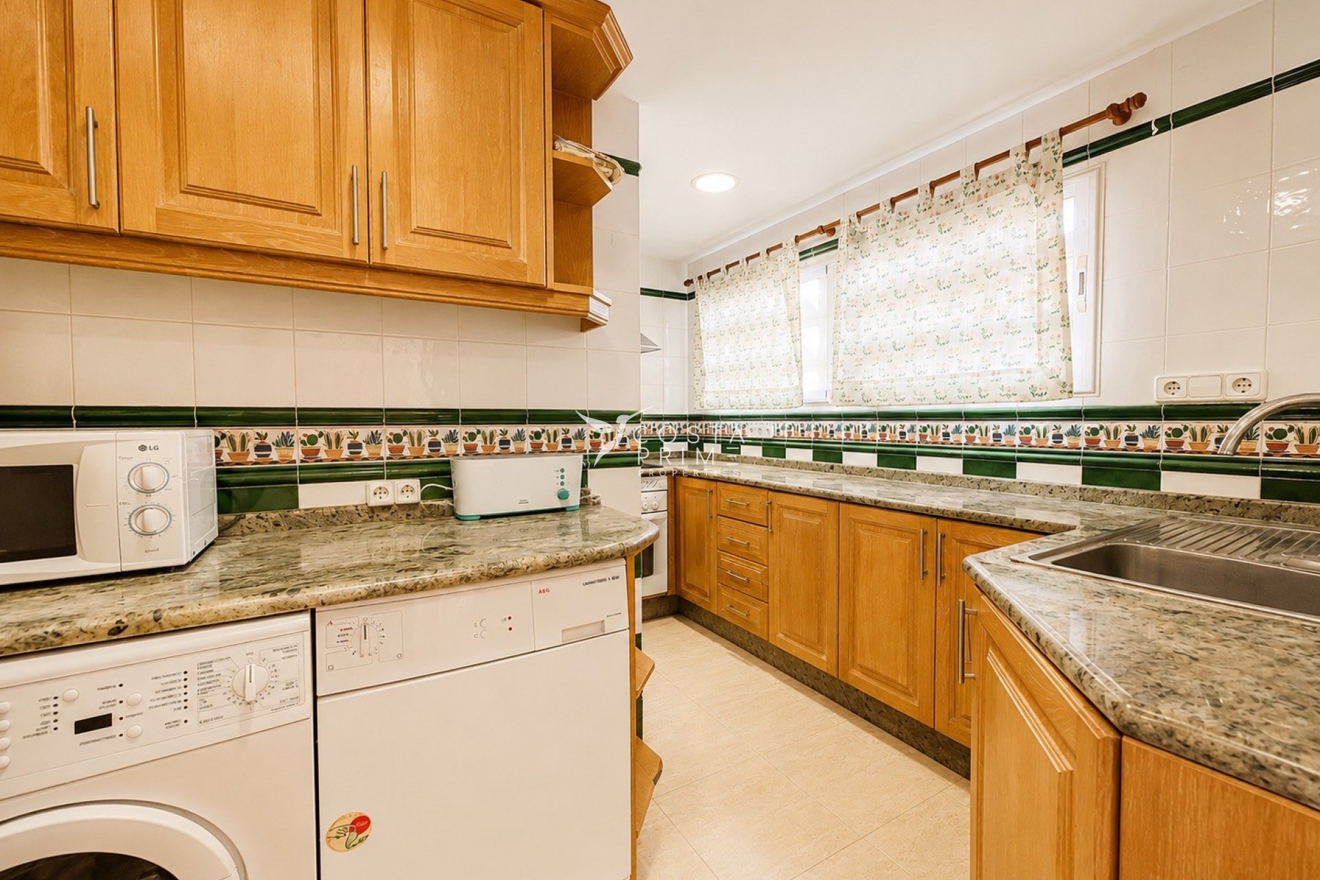 Resale - Apartment / Flat - Benidorm