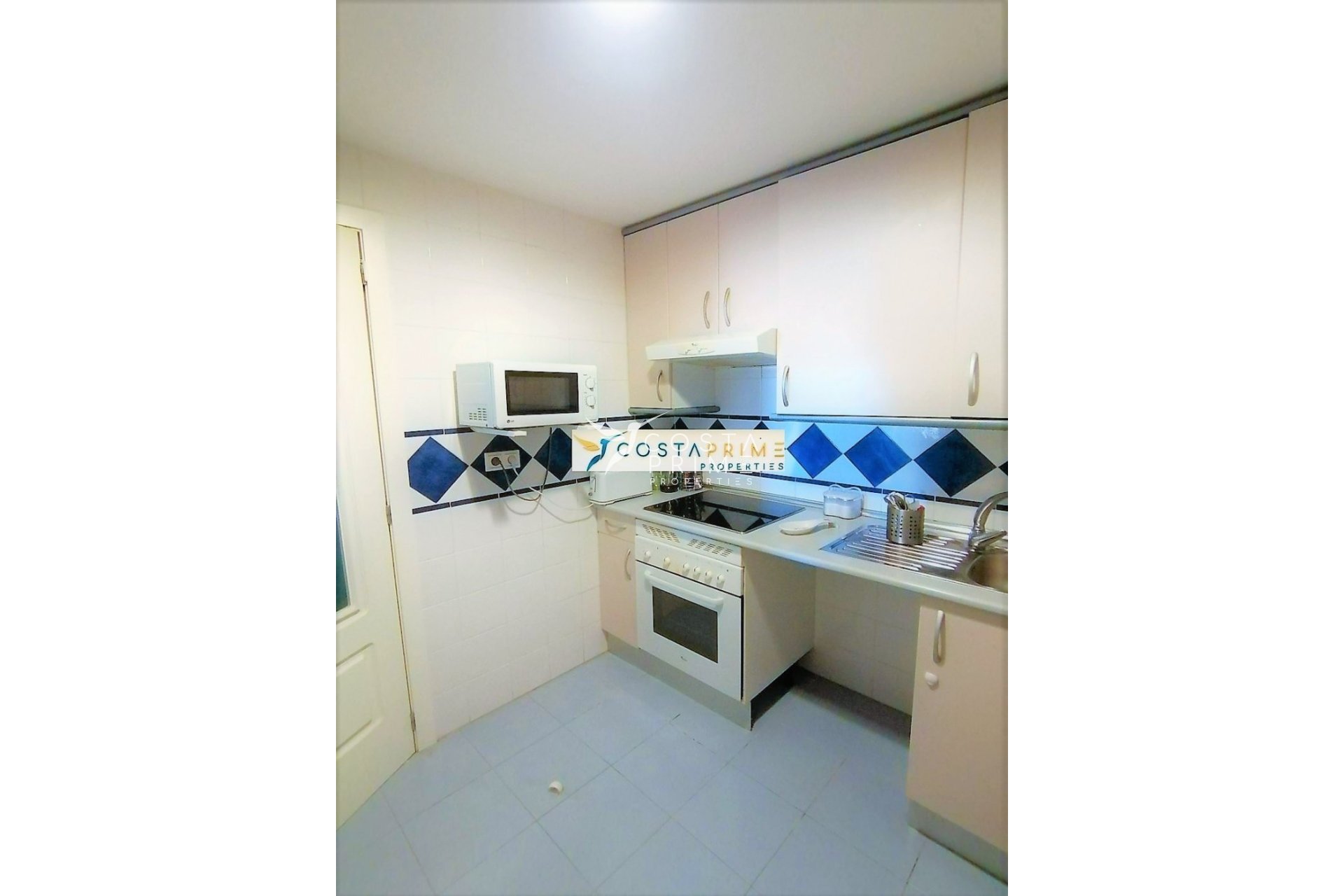 Resale - Apartment / Flat - Benidorm