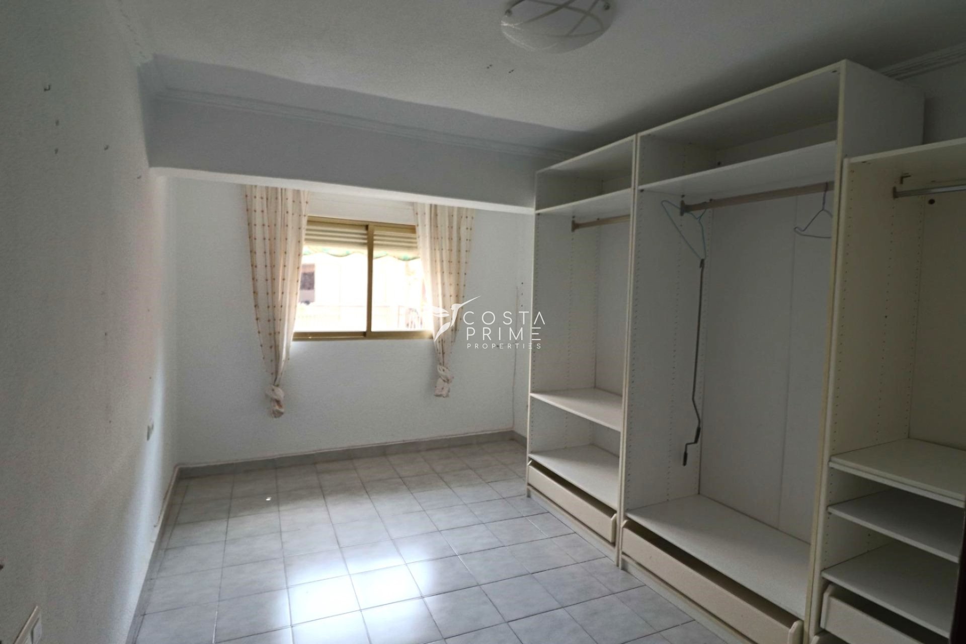 Resale - Apartment / Flat - Benidorm