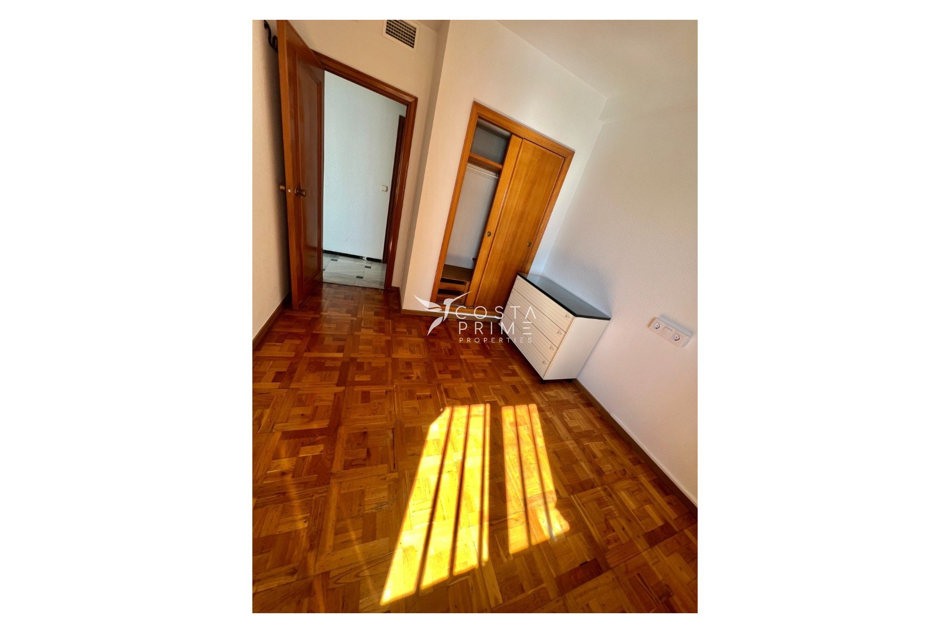 Resale - Apartment / Flat - Benidorm