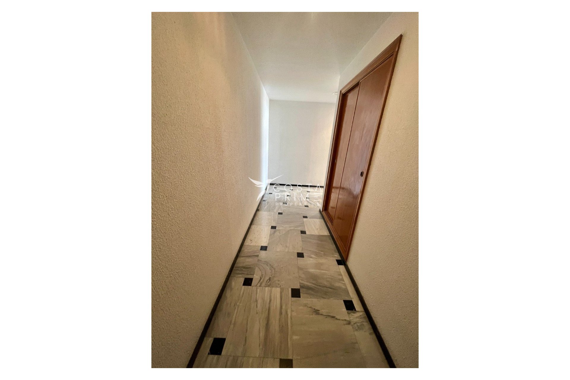 Resale - Apartment / Flat - Benidorm