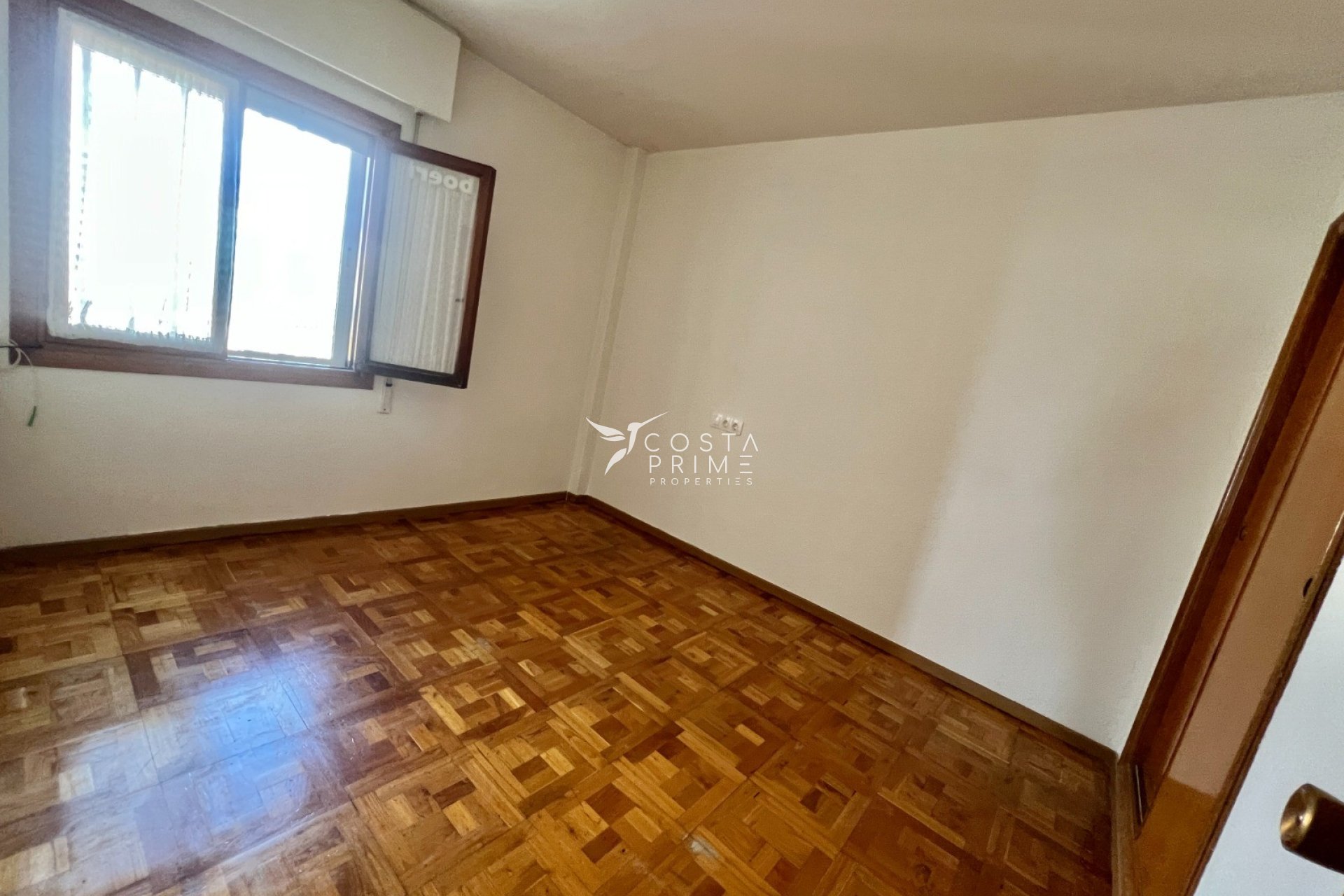 Resale - Apartment / Flat - Benidorm