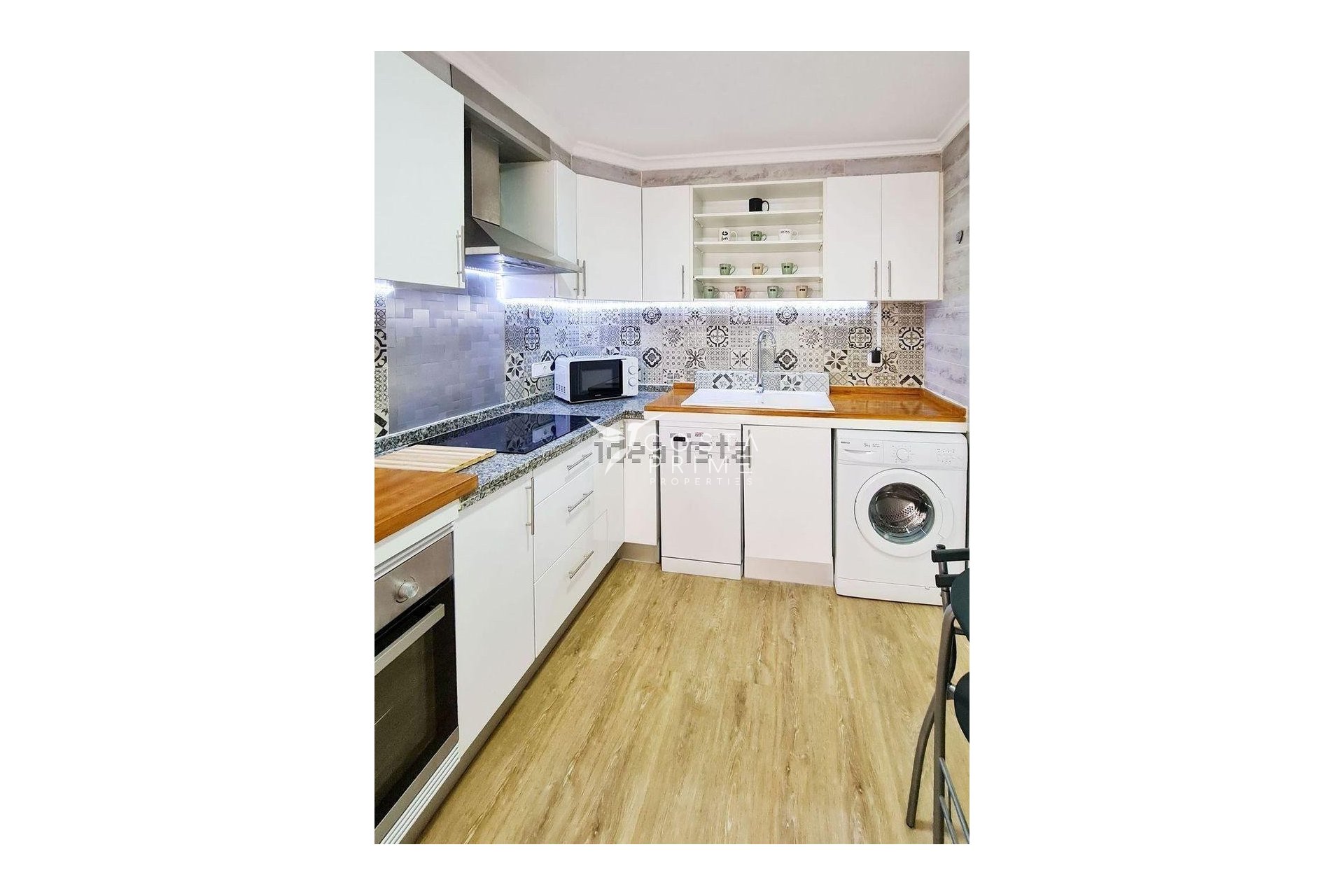 Resale - Apartment / Flat - Benidorm