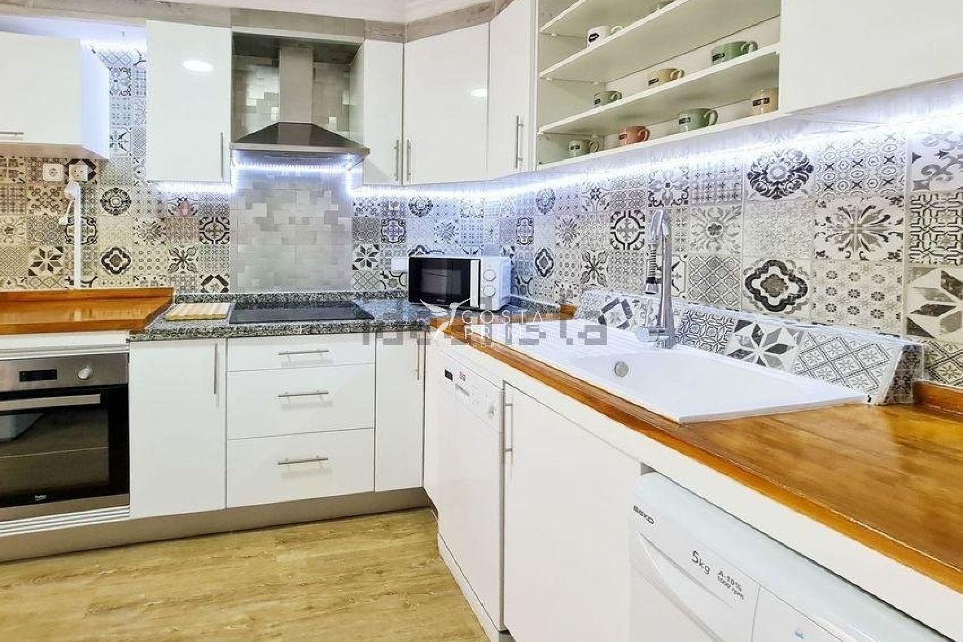 Resale - Apartment / Flat - Benidorm