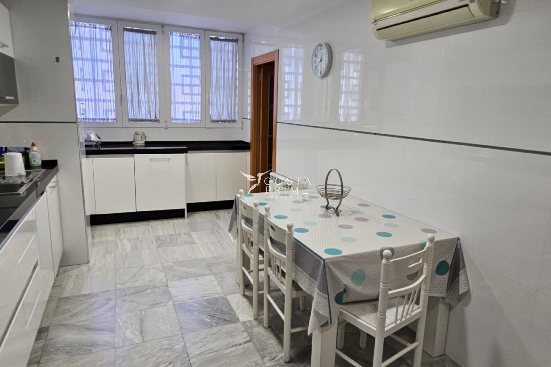 Resale - Apartment / Flat - Benidorm