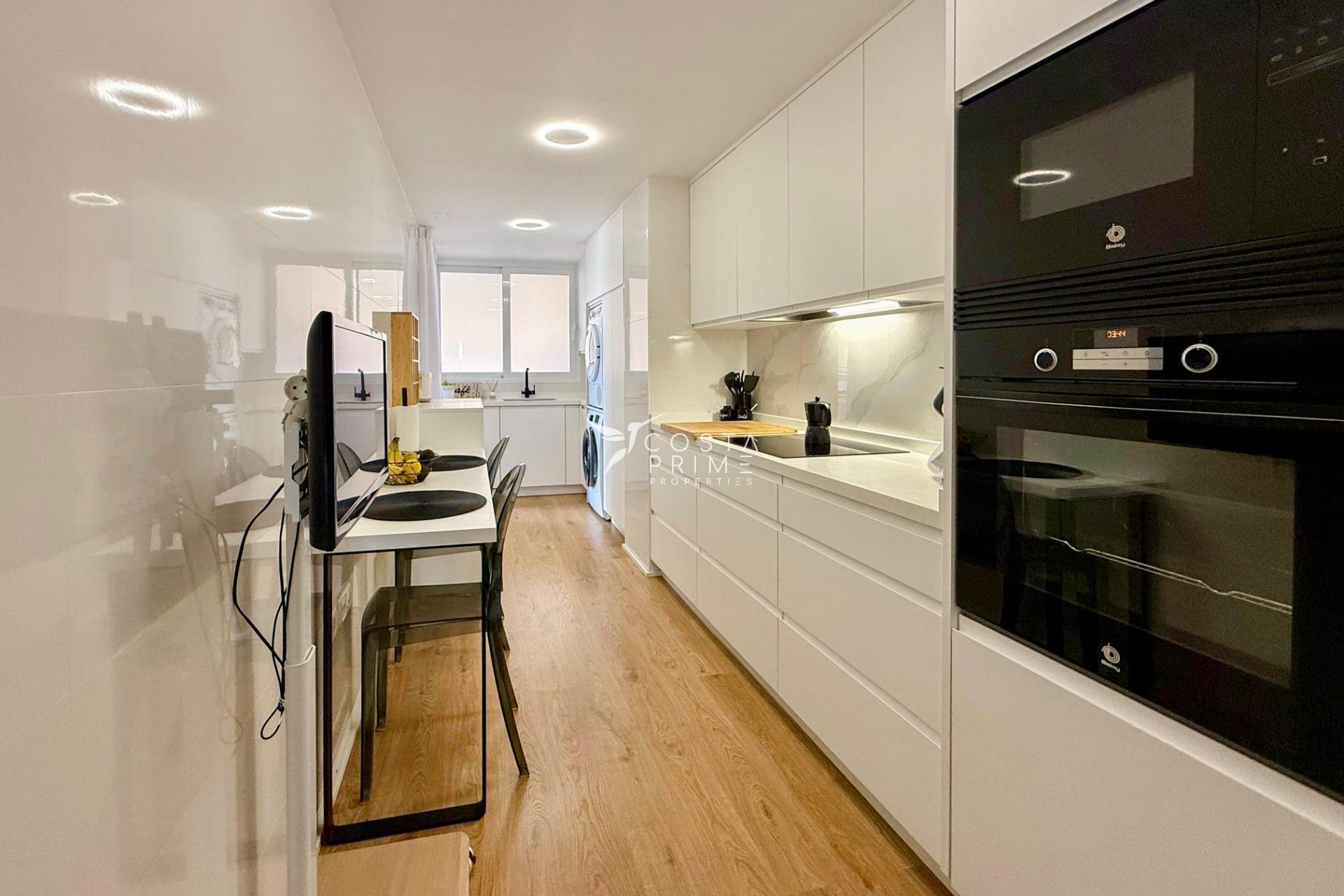 Resale - Apartment / Flat - Villajoyosa