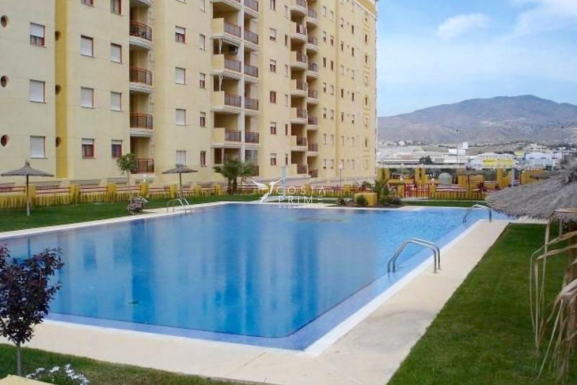 Resale - Apartment / Flat - Villajoyosa