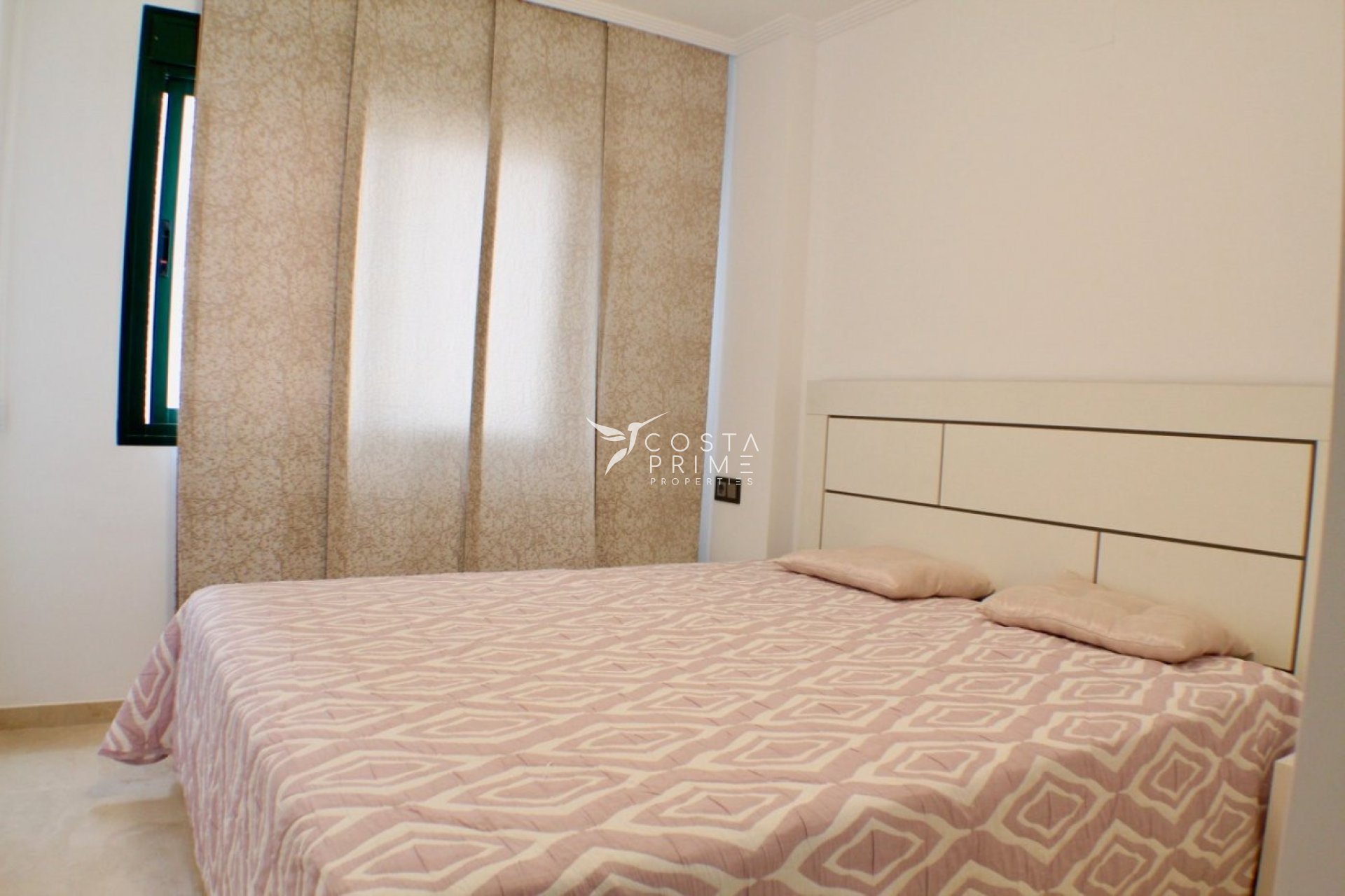 Resale - Apartment / Flat - Villajoyosa