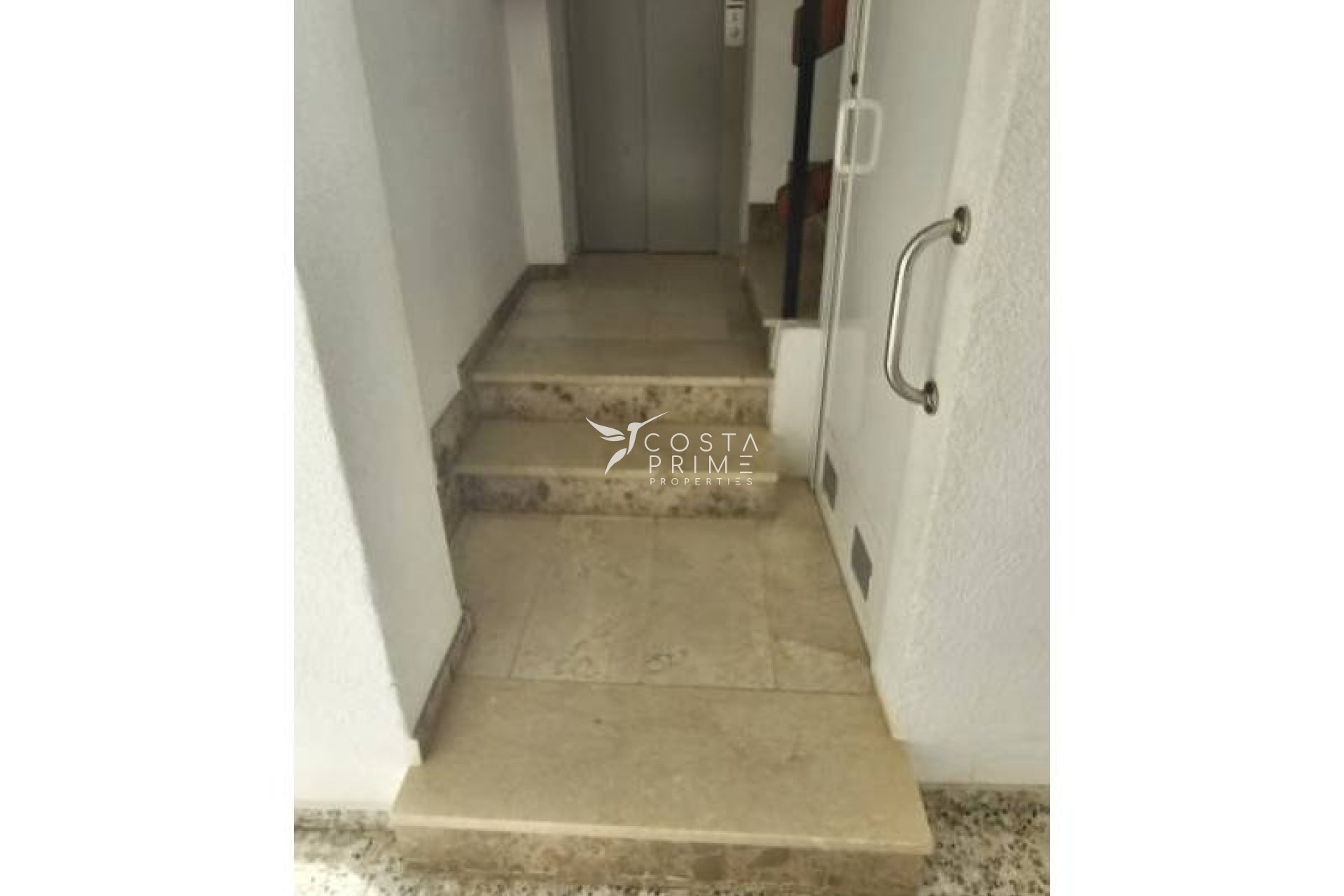 Resale - Apartment / Flat - Villajoyosa