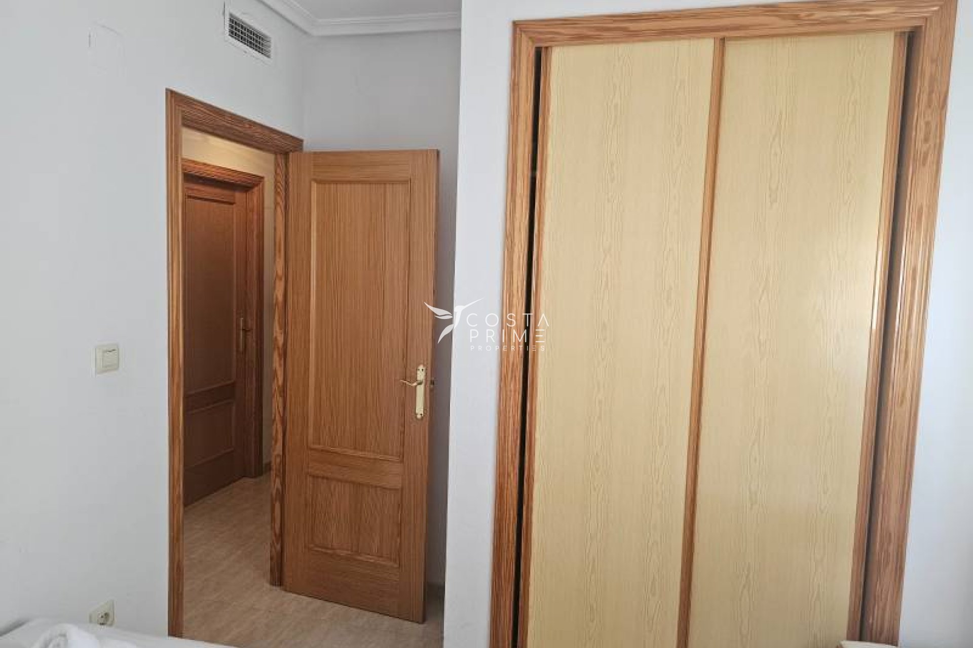 Resale - Apartment / Flat - Villajoyosa