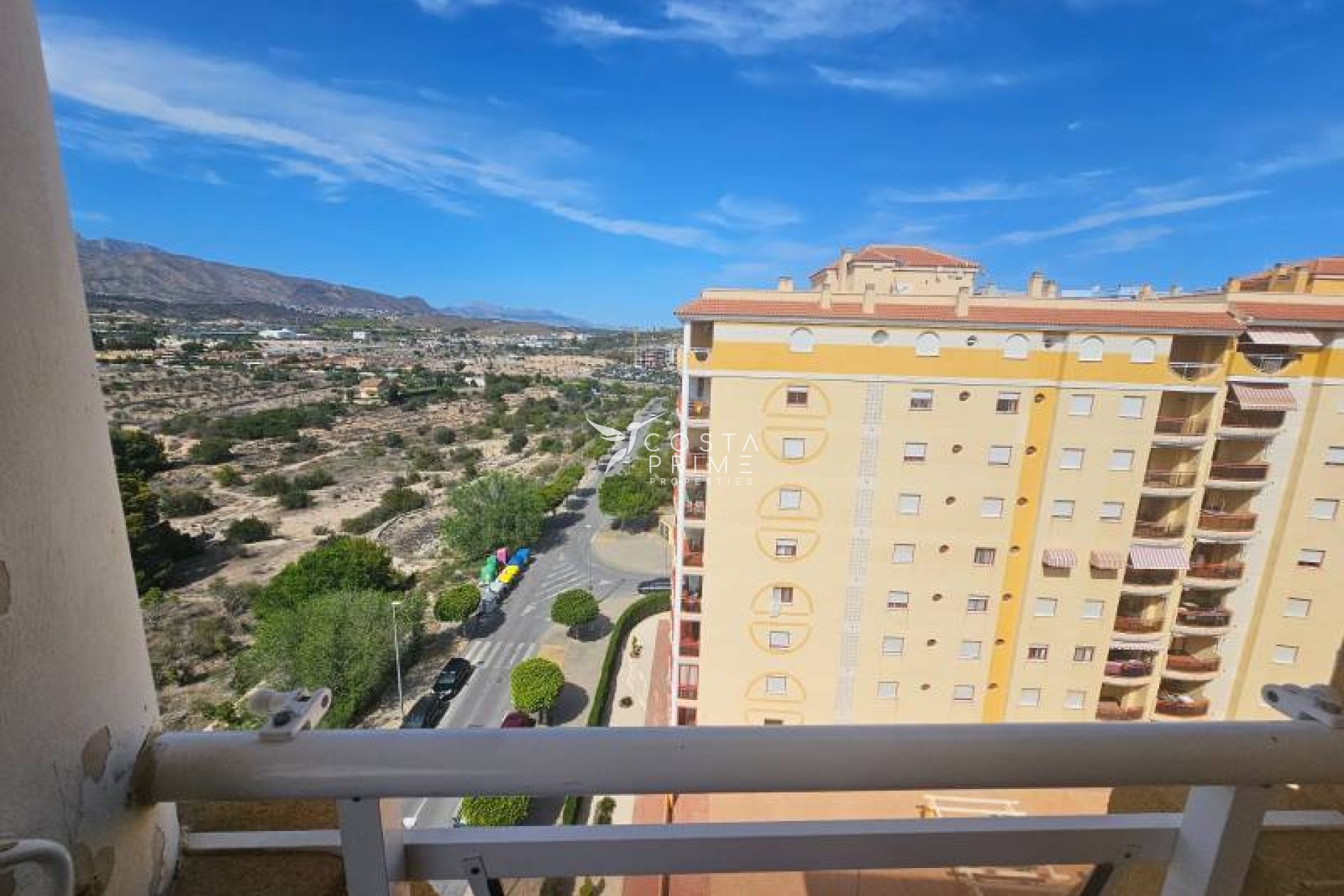 Resale - Apartment / Flat - Villajoyosa