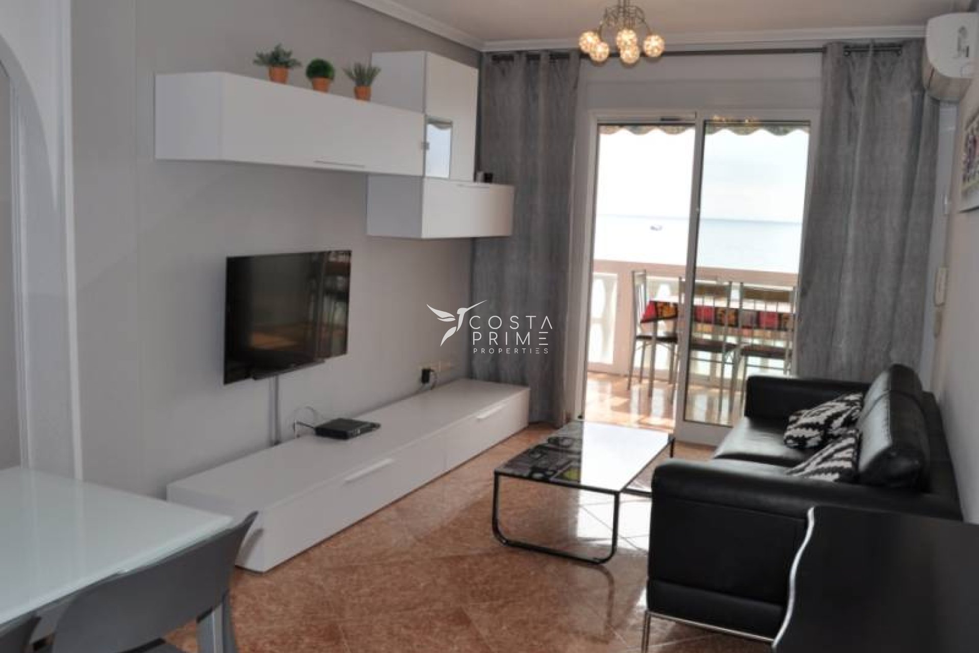 Resale - Apartment / Flat - Villajoyosa