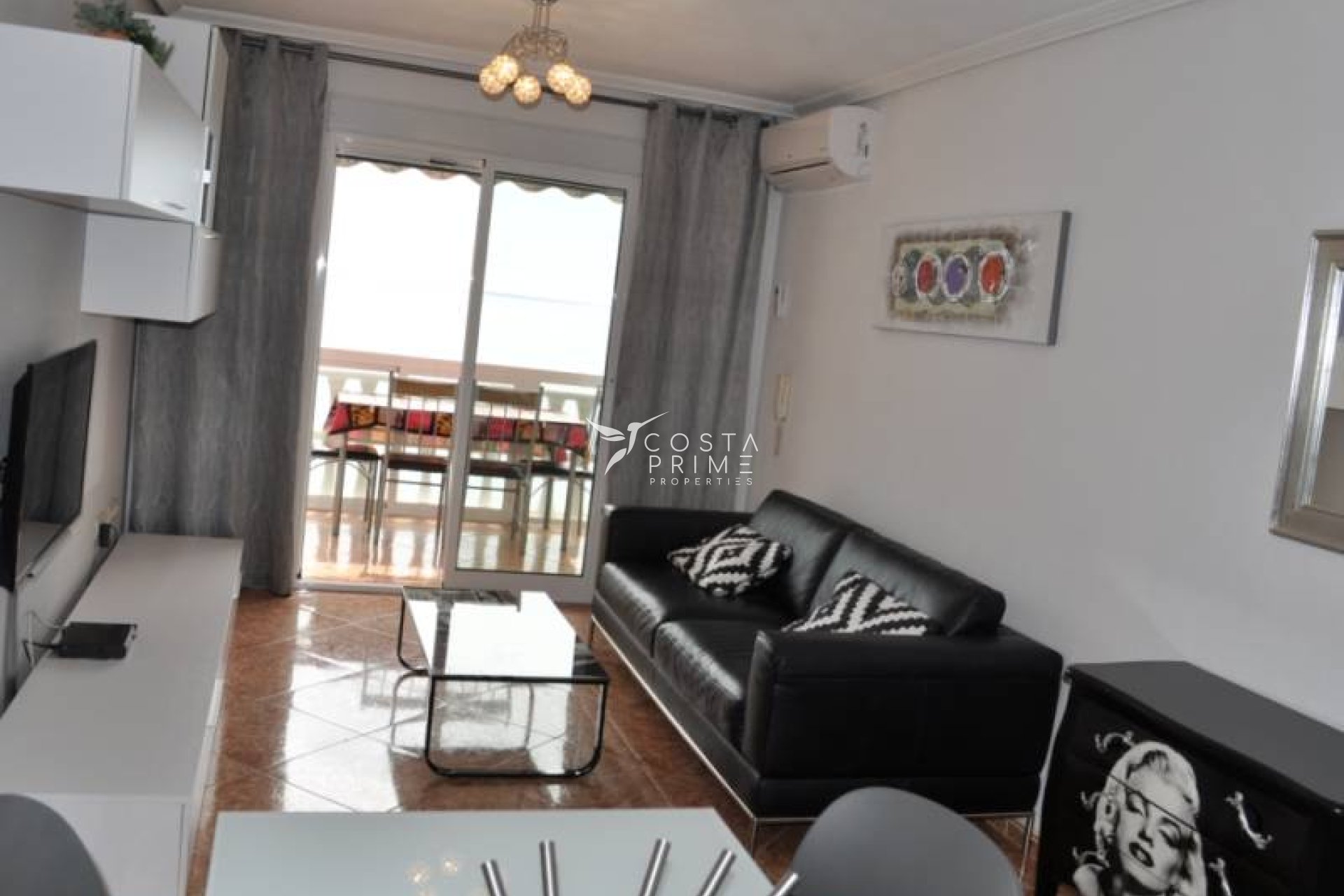 Resale - Apartment / Flat - Villajoyosa