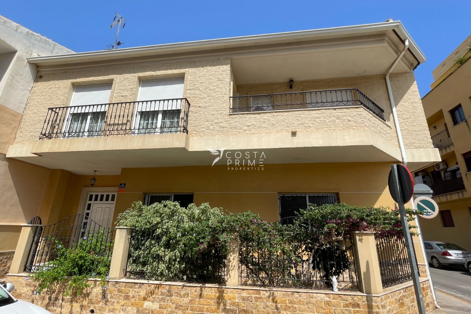 Resale - Townhouse / Semi - Formentera del Segura