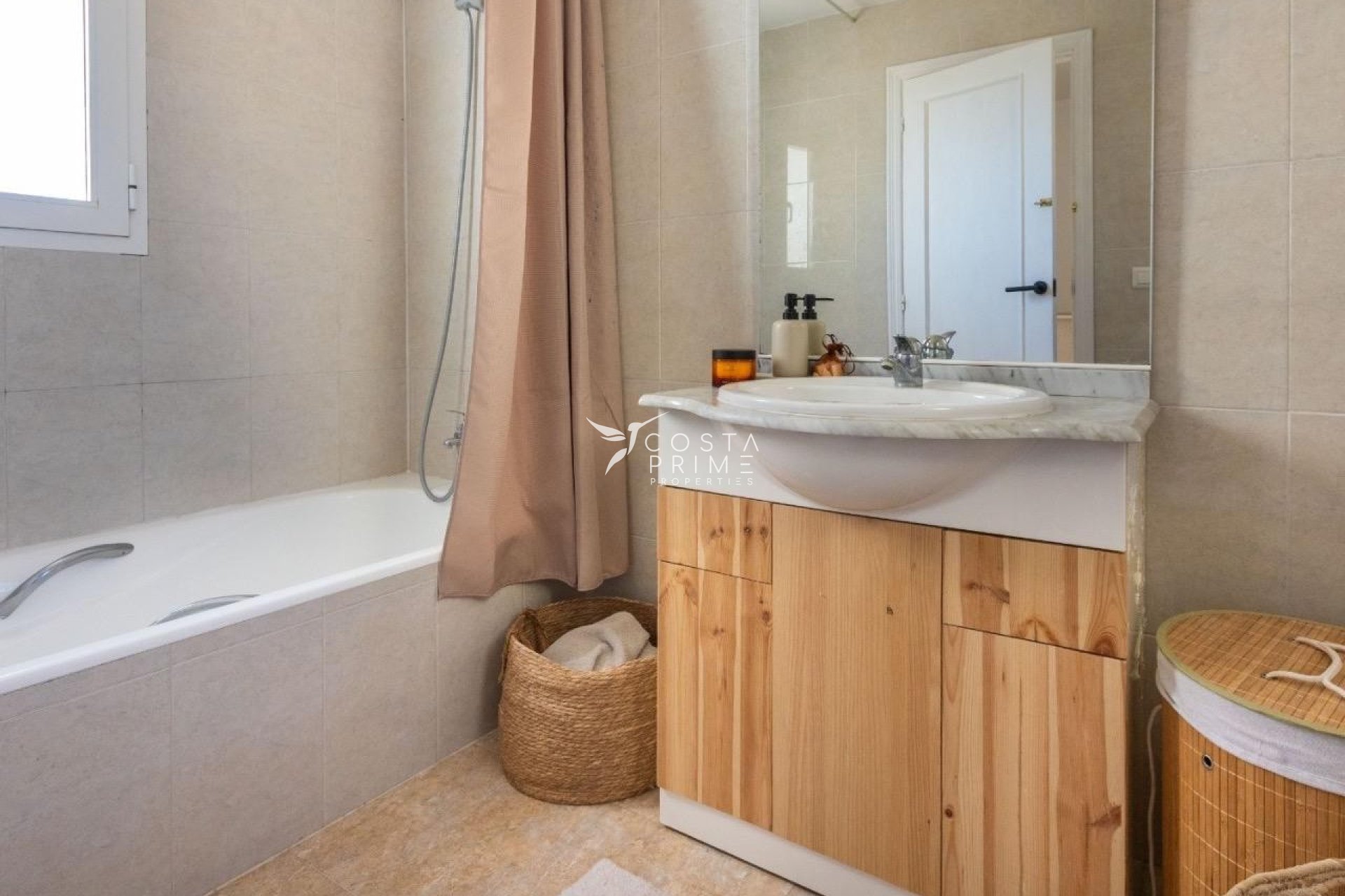 Resale - Townhouse / Semi - La Nucía