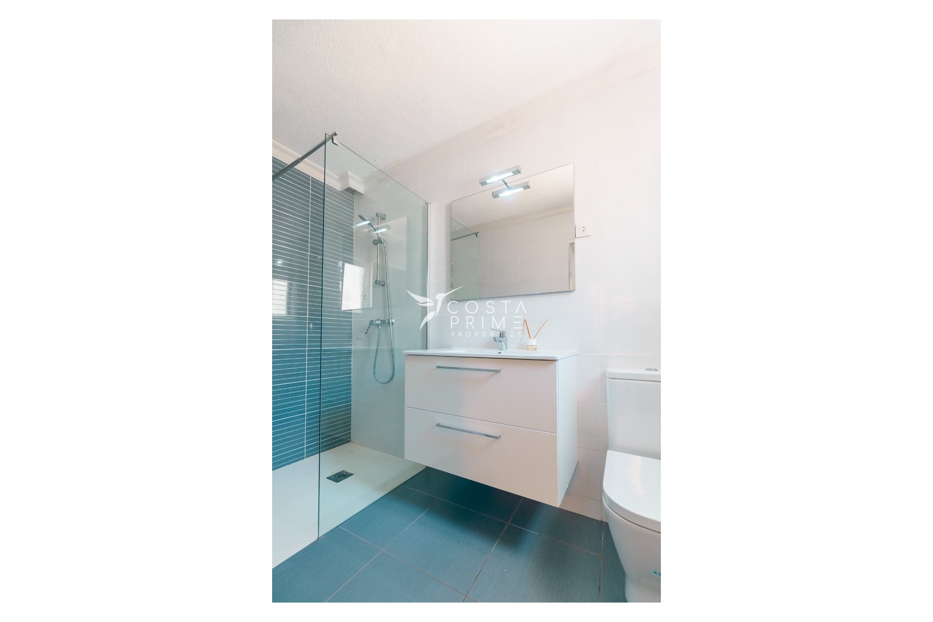 Resale - Villa  - Albir