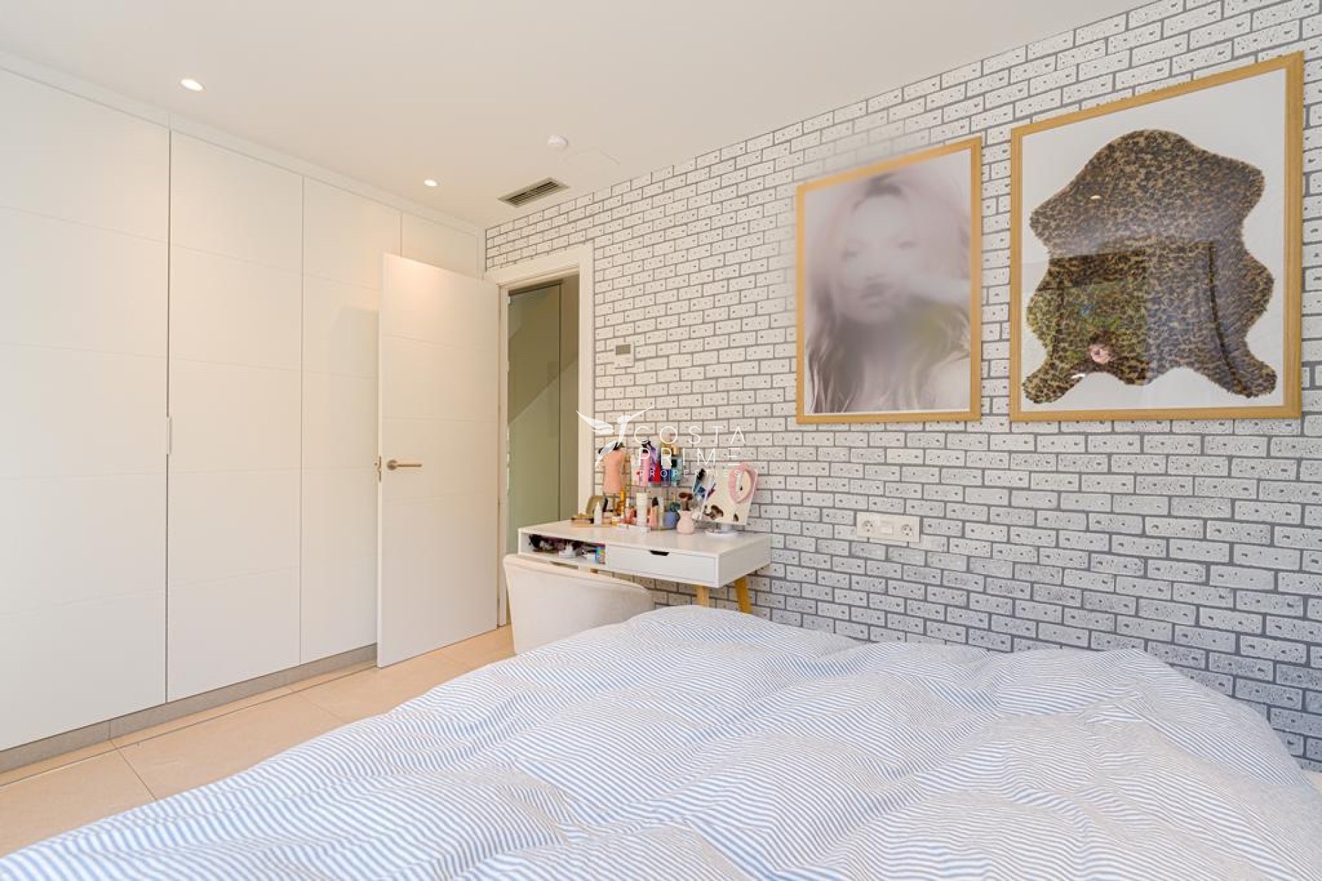 Resale - Villa  - Albir