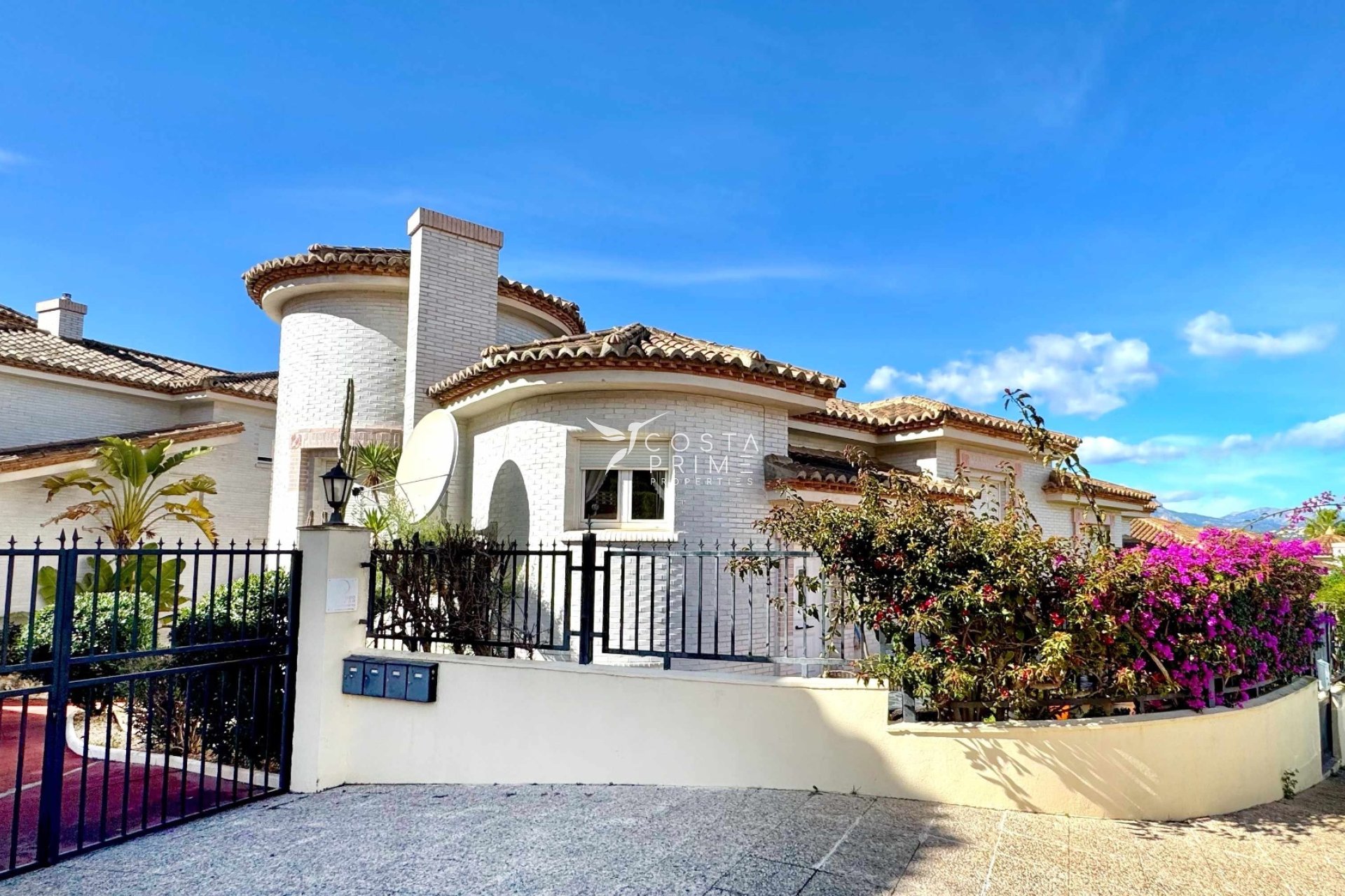 Resale - Villa  - Albir