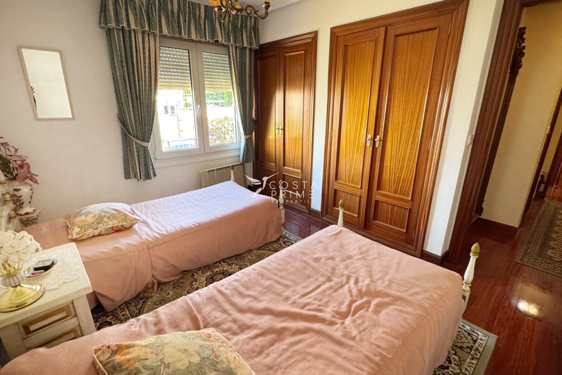 Resale - Villa  - Albir