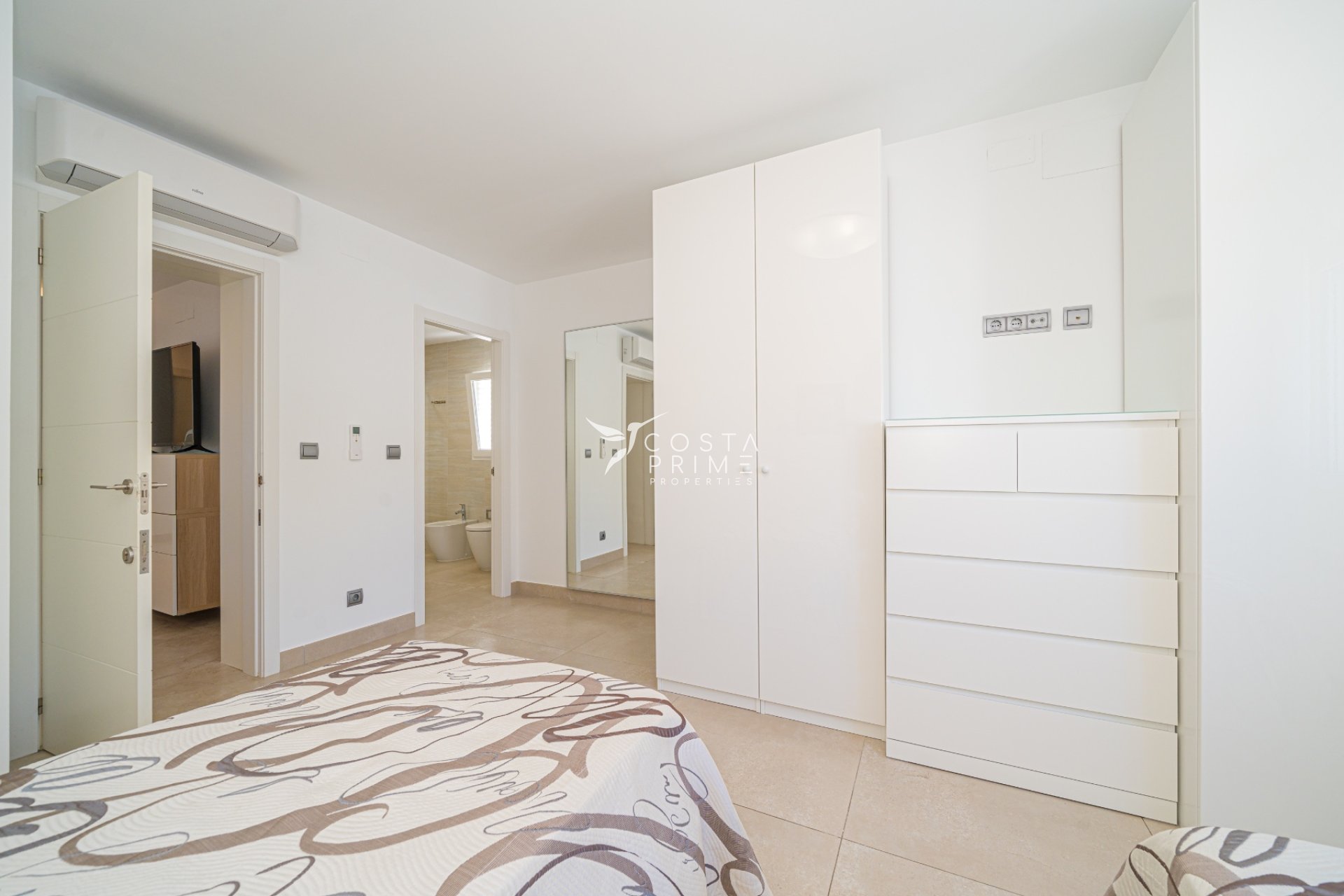 Resale - Villa  - Albir